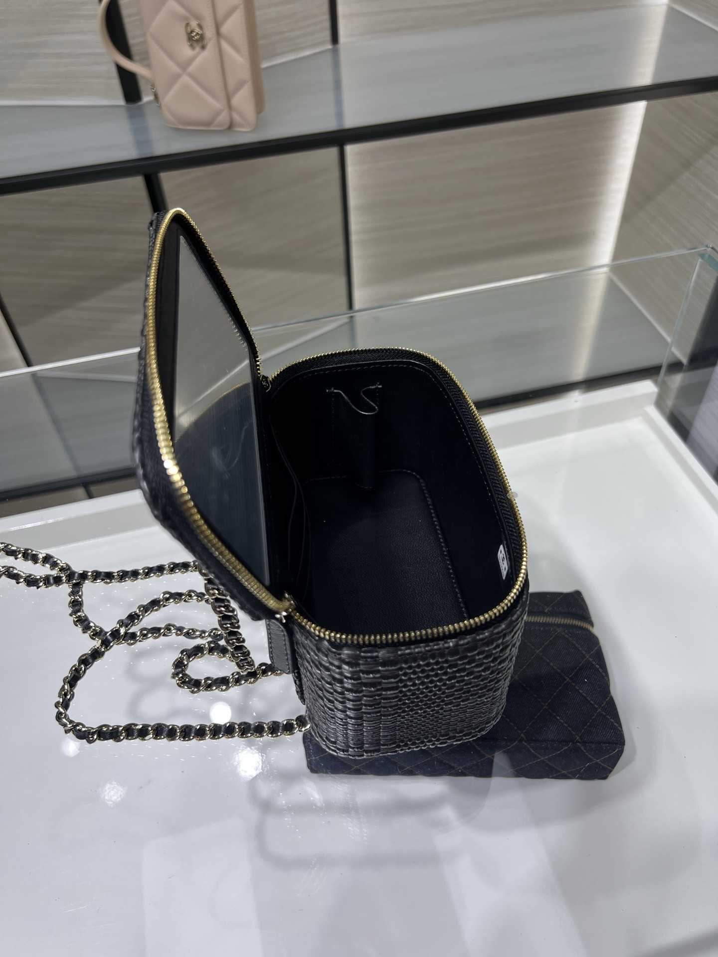 Ch**el classic long vanity with chain ap1341 9.5x17x8cm