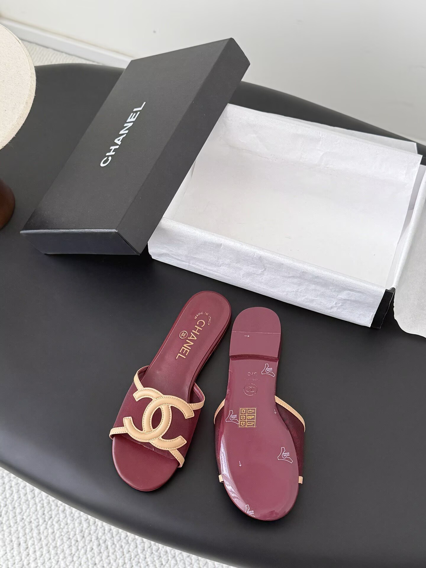 ua Ch**el sandals