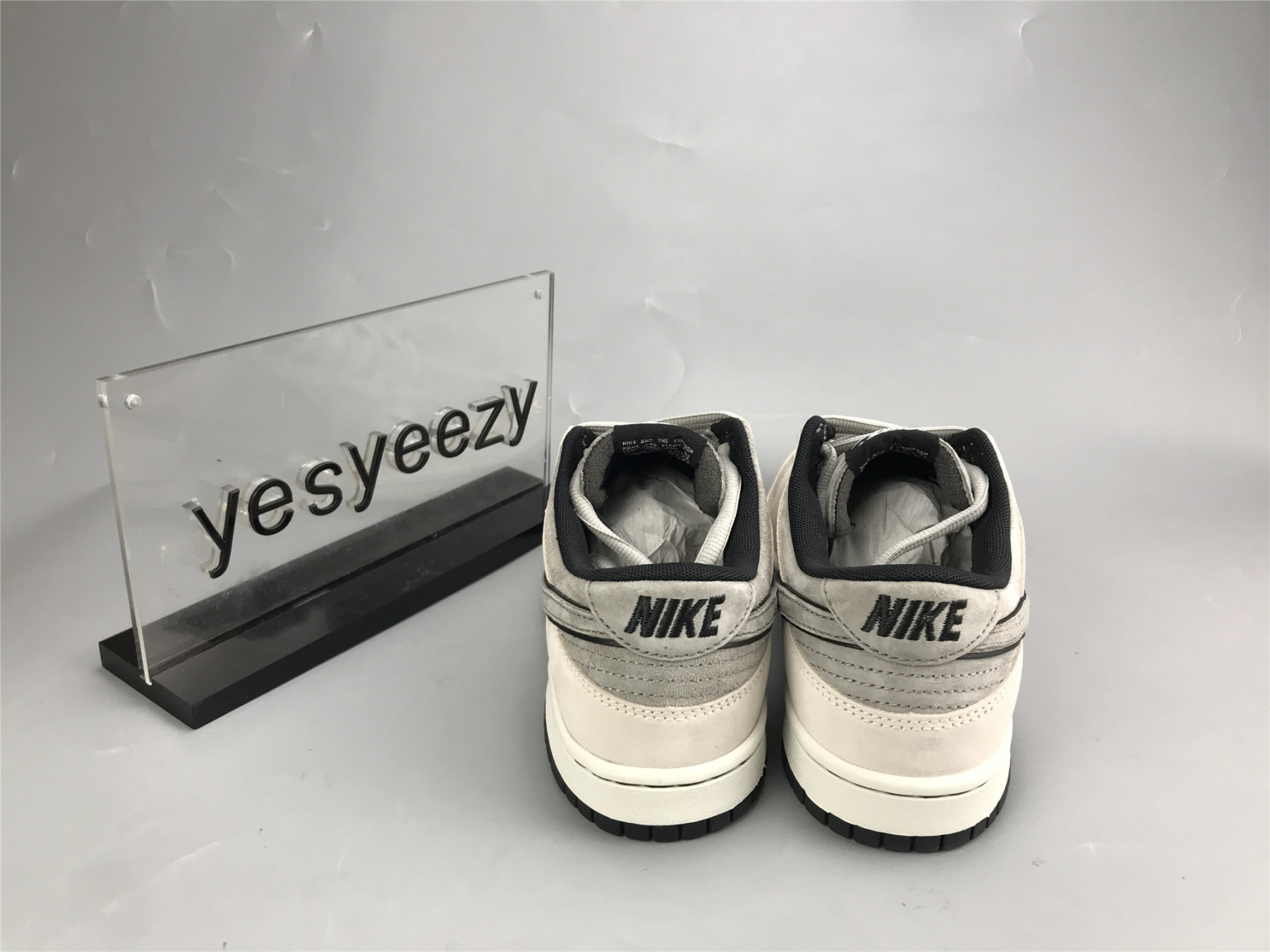 UA NIKE SB DUNK LOW "STEAMBOY OST" GREY BLACK