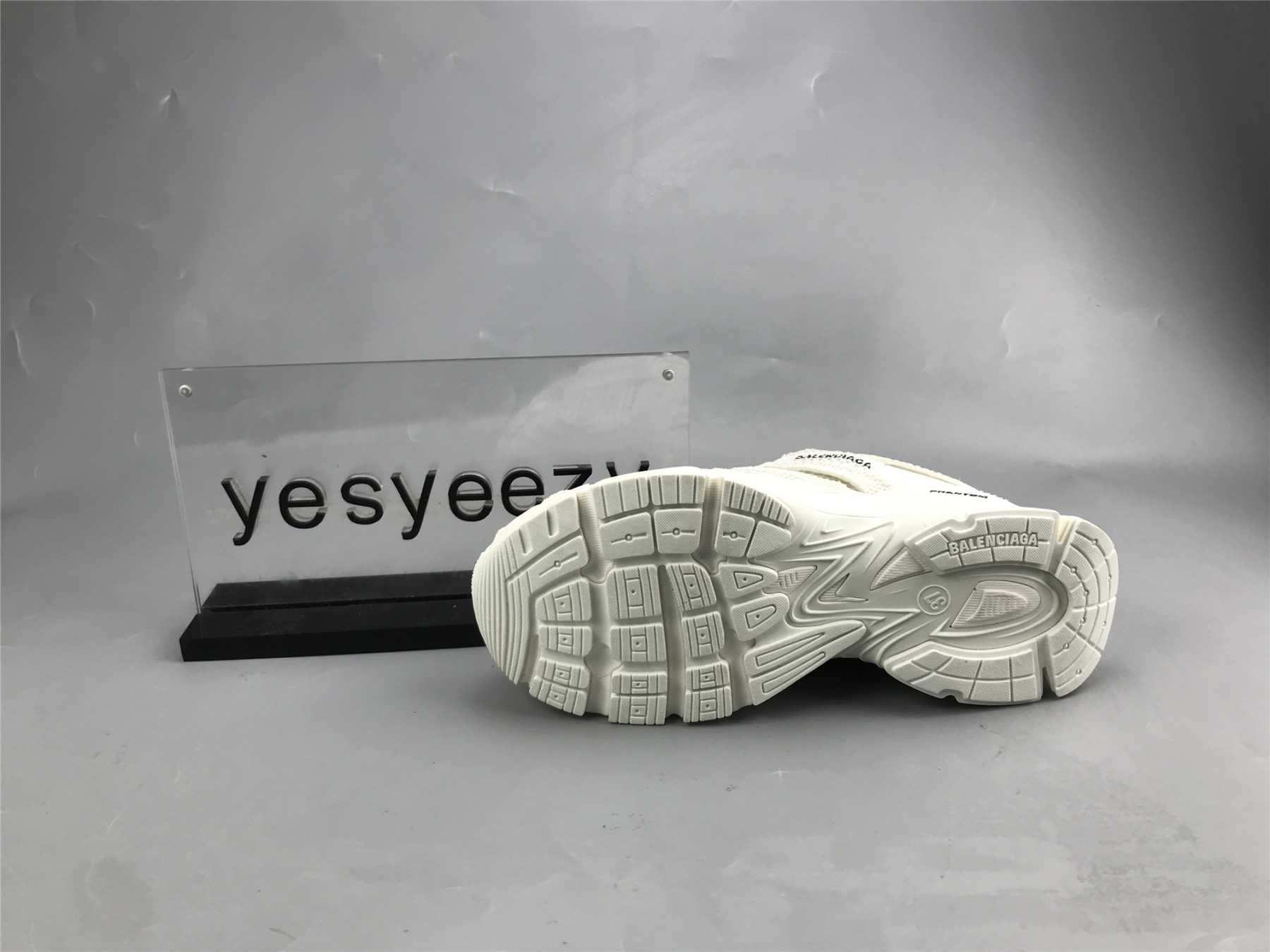 ua phanT0m sneaker white