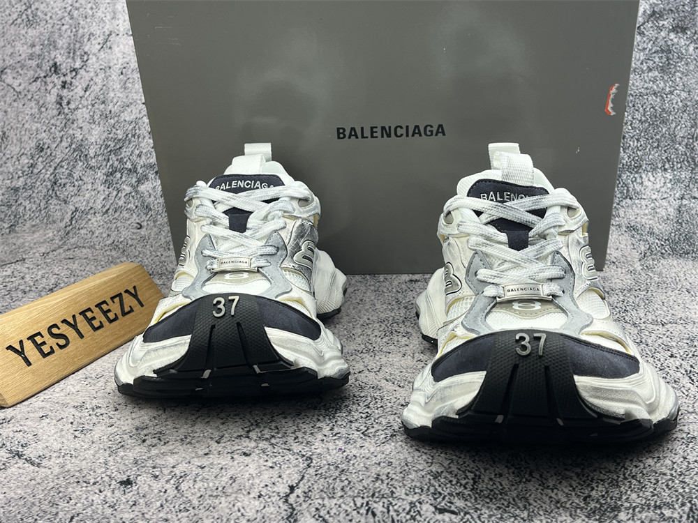 UA Cargo White Grey