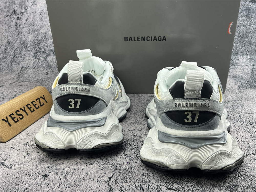 UA Cargo White Grey