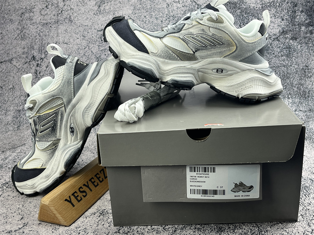 UA Cargo White Grey