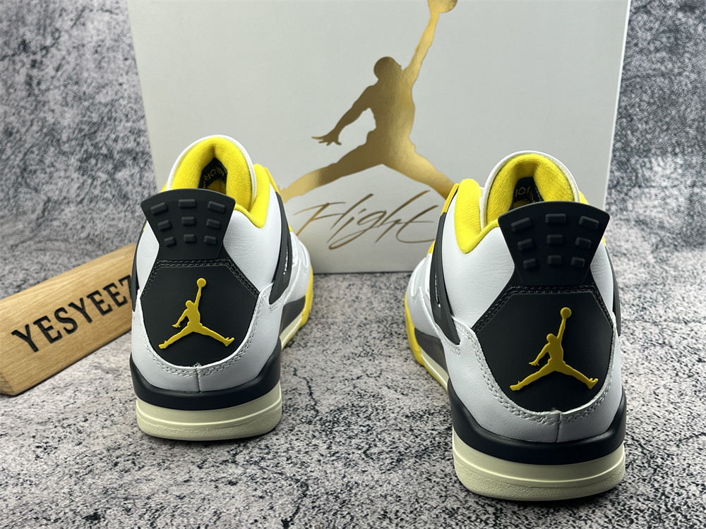 UA WMNS AIR JORDAN 4 RETRO 