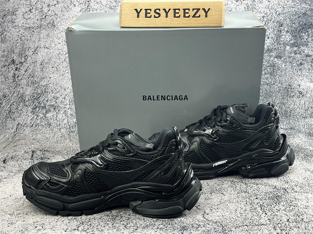 ua Ba1en*iaga runner sneaker