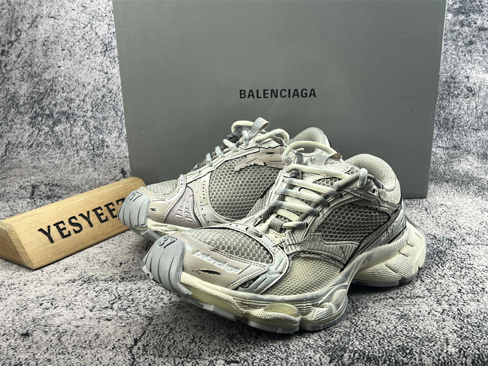 ua Ba1en*iaga stapler sneakers
