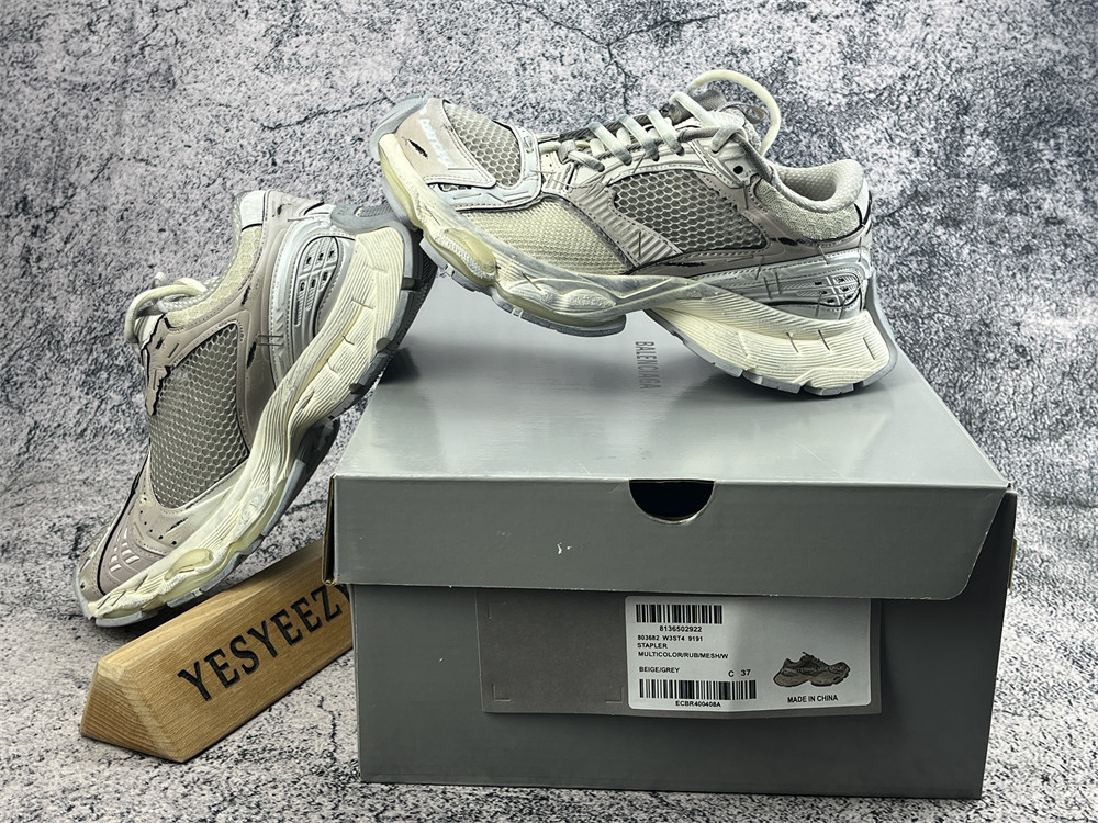 ua Ba1en*iaga stapler sneakers