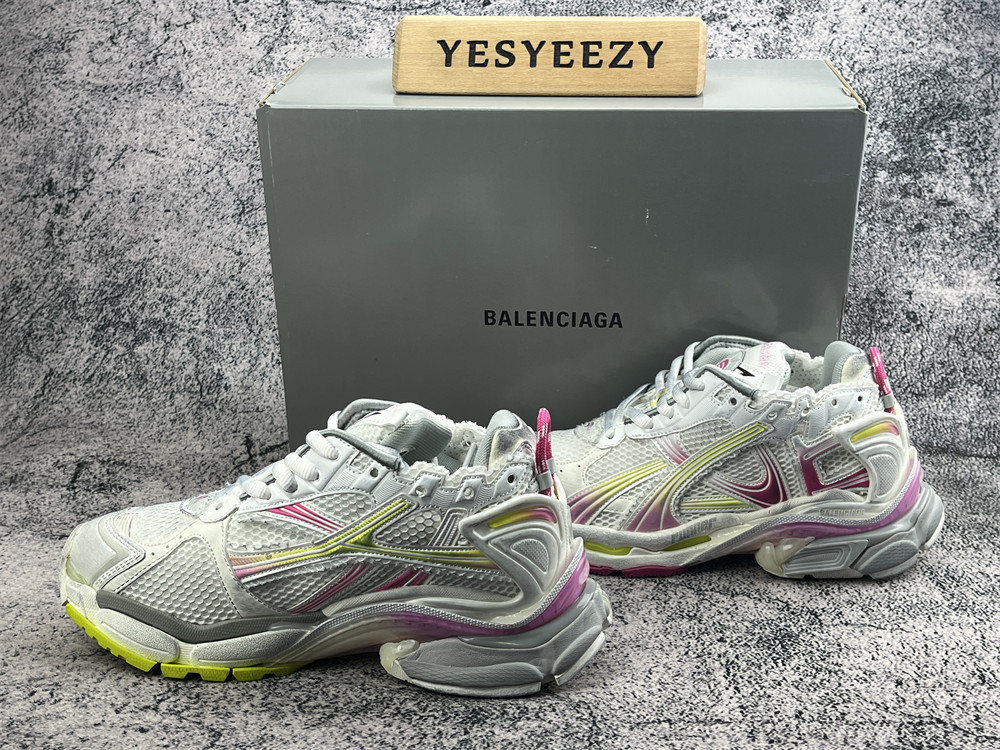 ua Ba1en*iaga runner sneaker