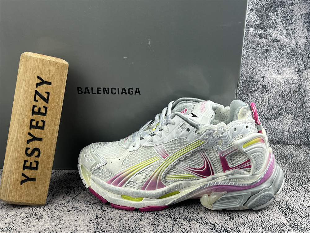 ua Ba1en*iaga runner sneaker