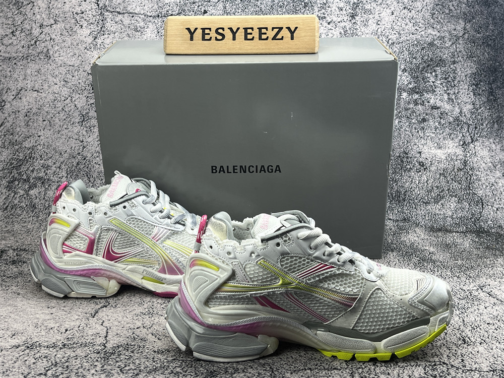 ua Ba1en*iaga runner sneaker