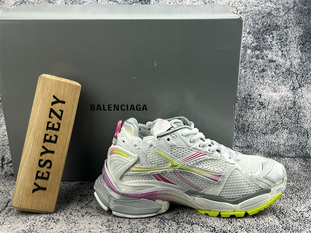 ua Ba1en*iaga runner sneaker