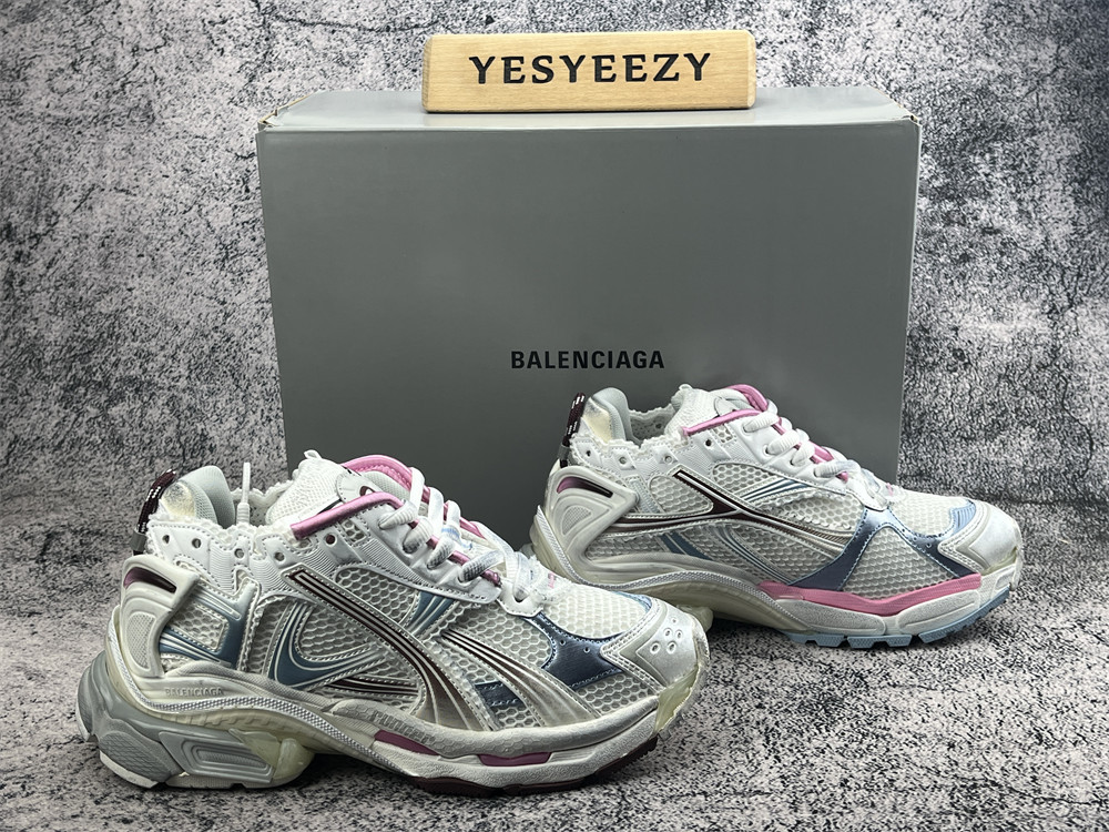 ua Ba1en*iaga runner sneaker
