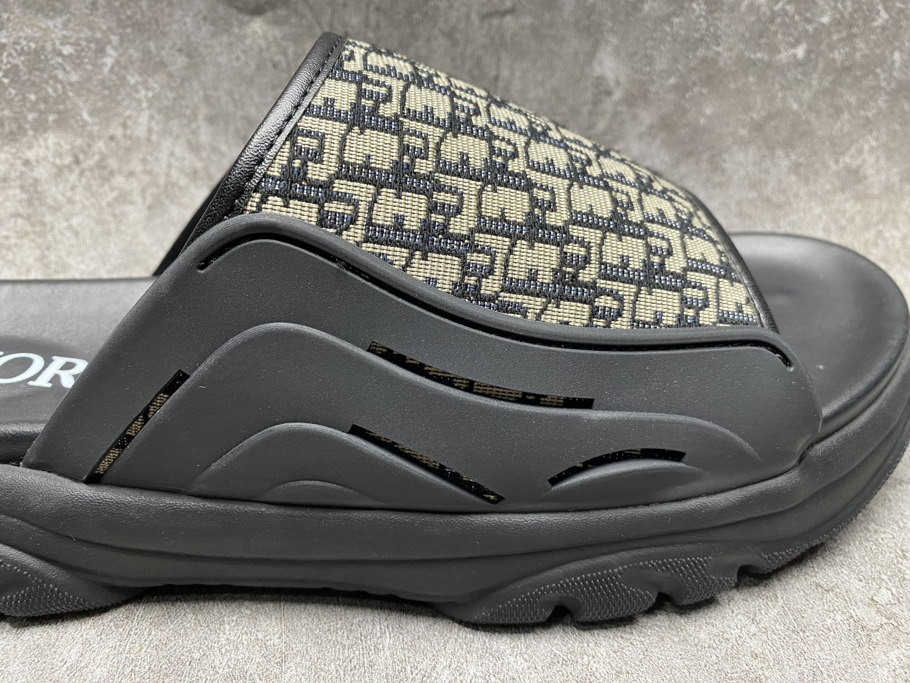 UA D10r Sandal