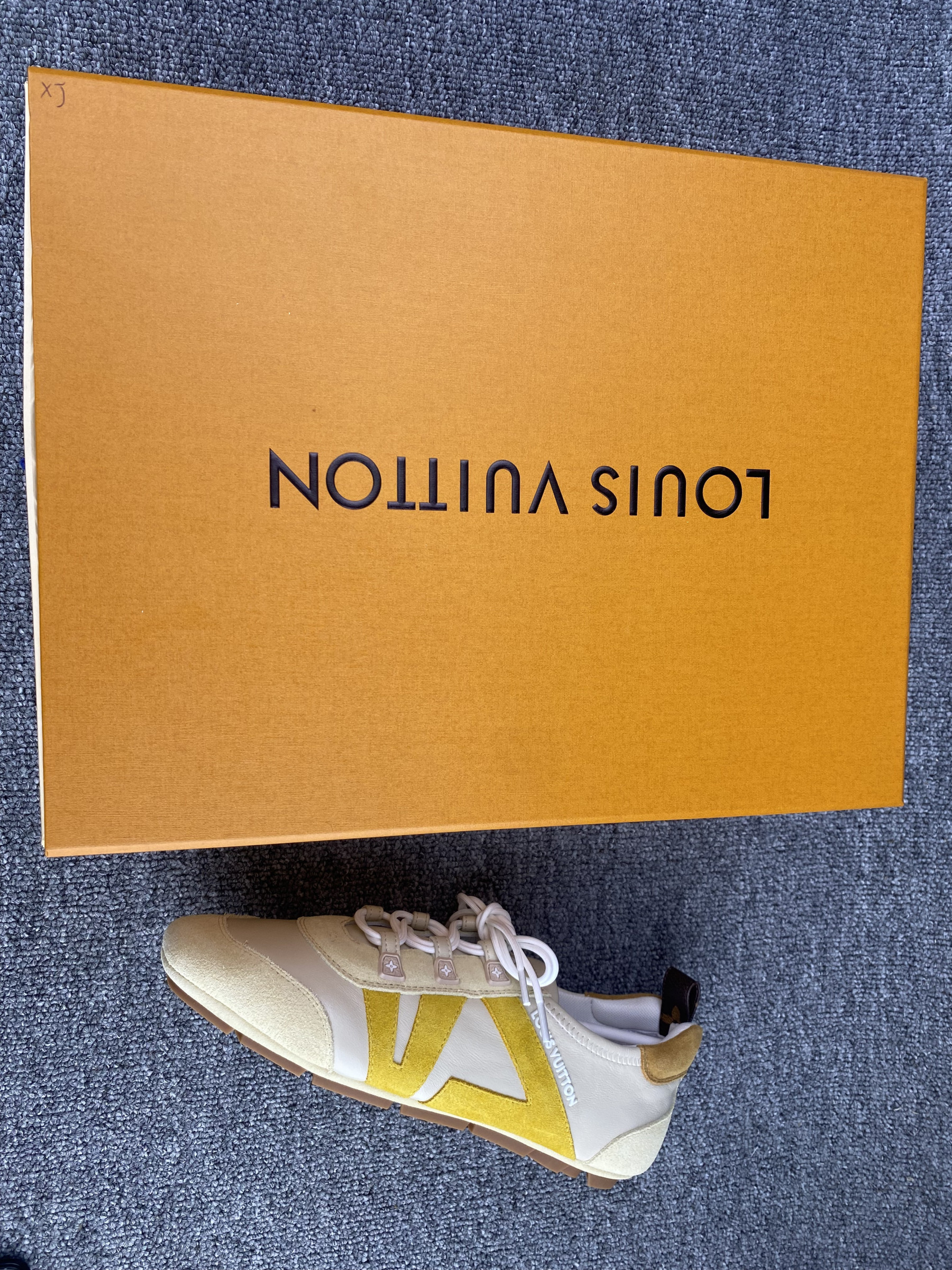 UA LV Sneaker