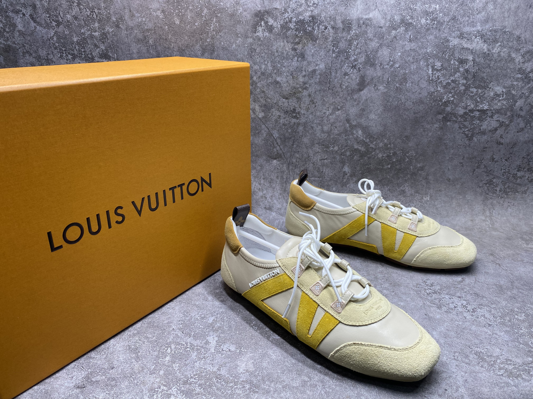 UA LV Sneaker
