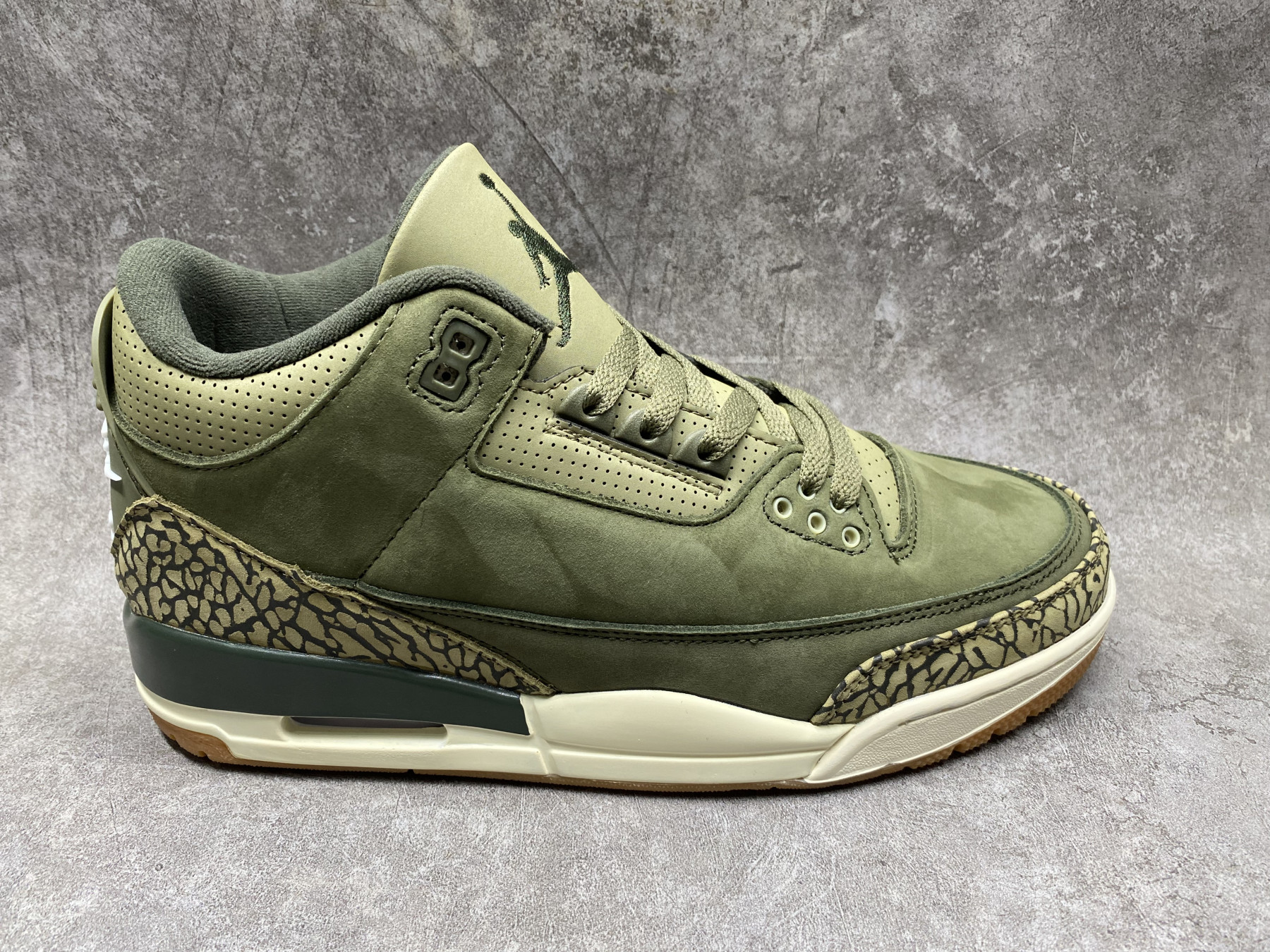 UA Jordan 3 Retro