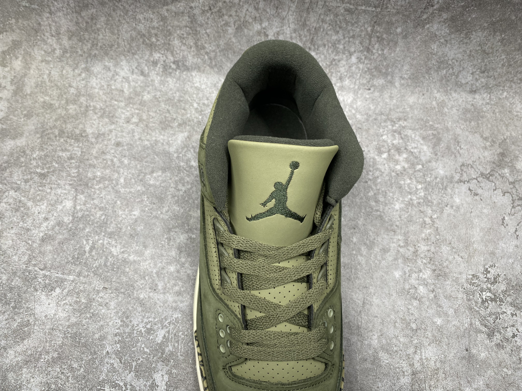 UA Jordan 3 Retro