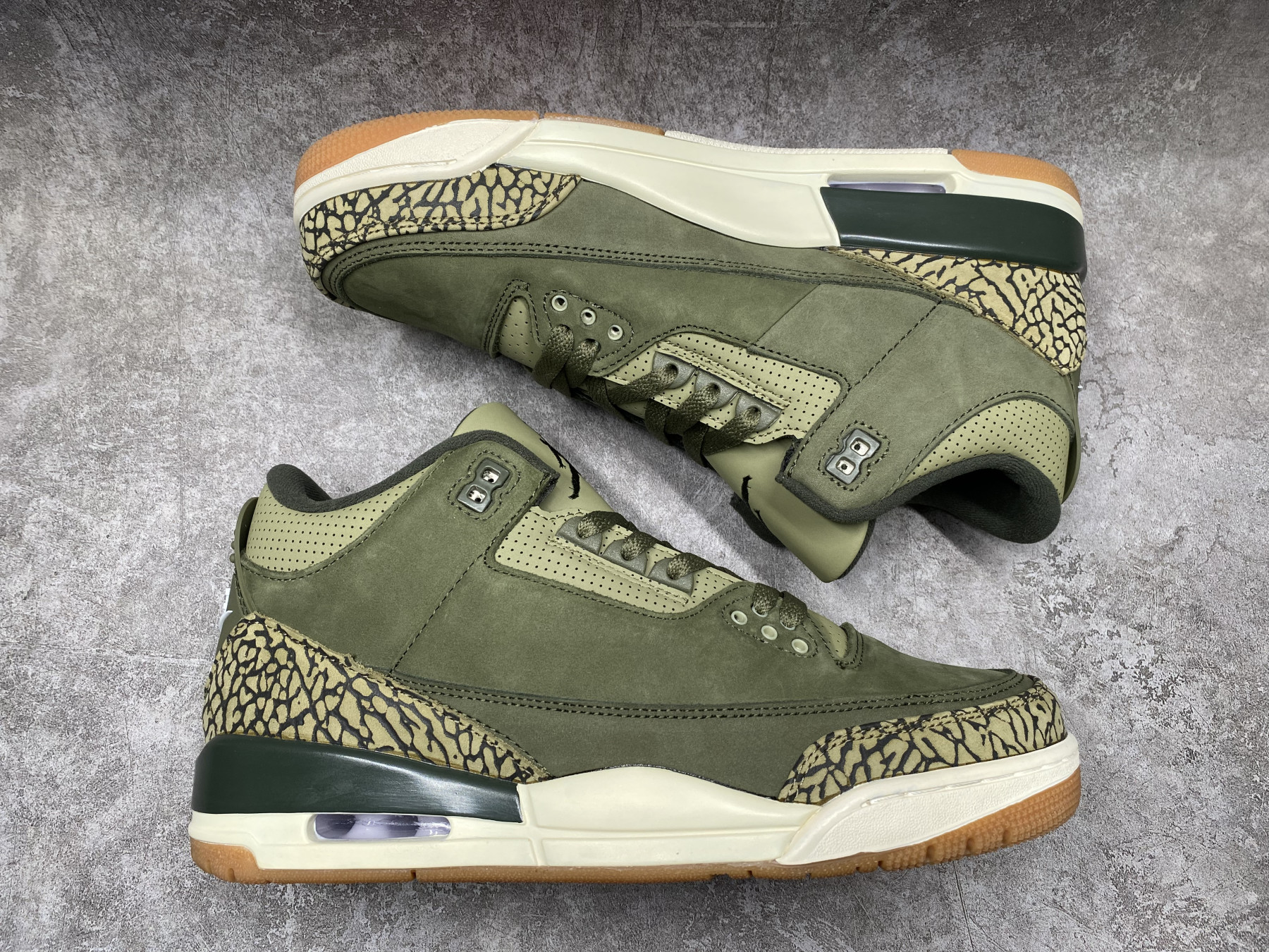 UA Jordan 3 Retro