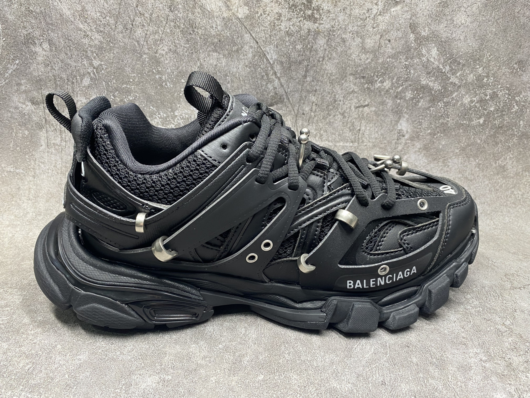 ua Ba1en*iaga track sneaker