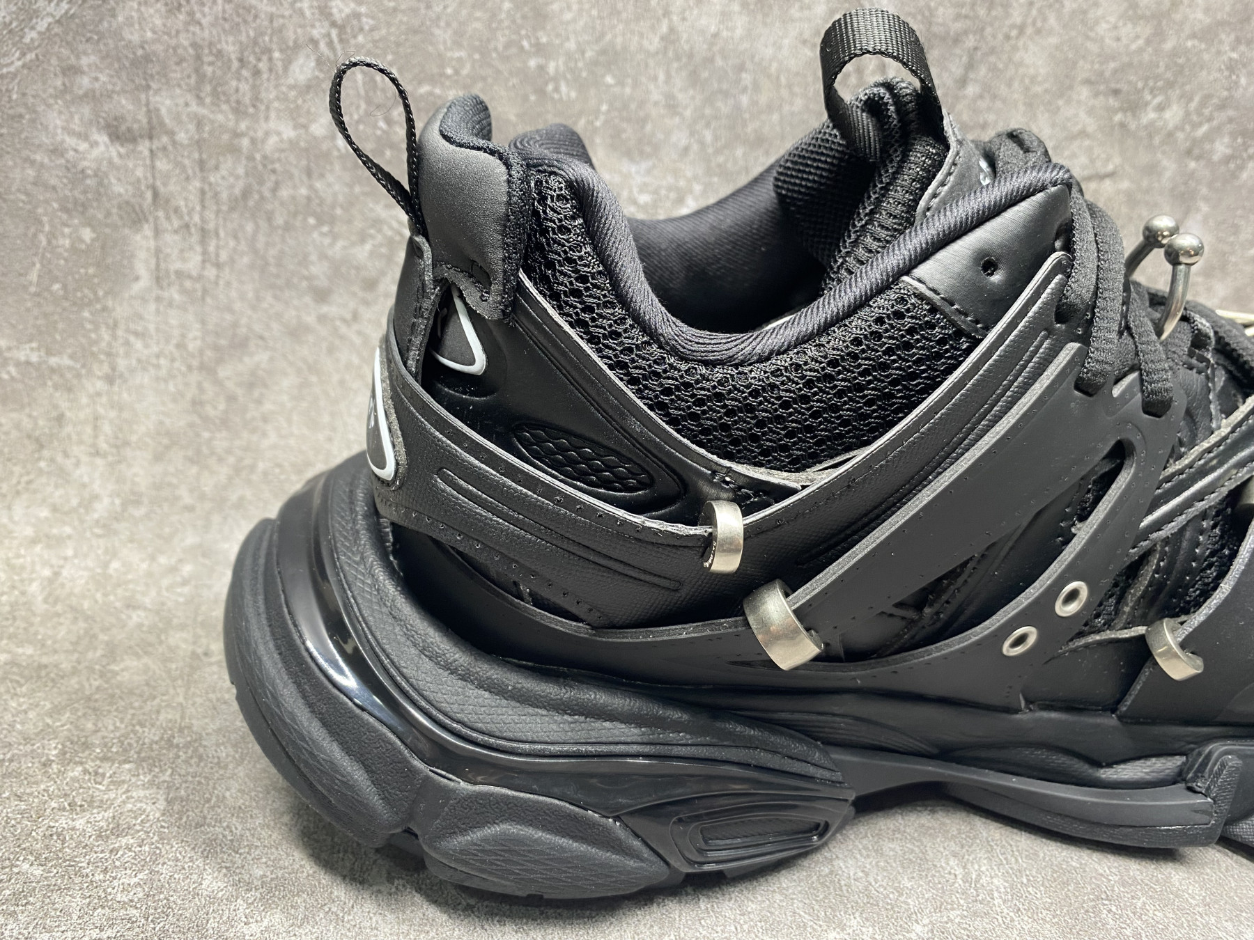 ua Ba1en*iaga track sneaker