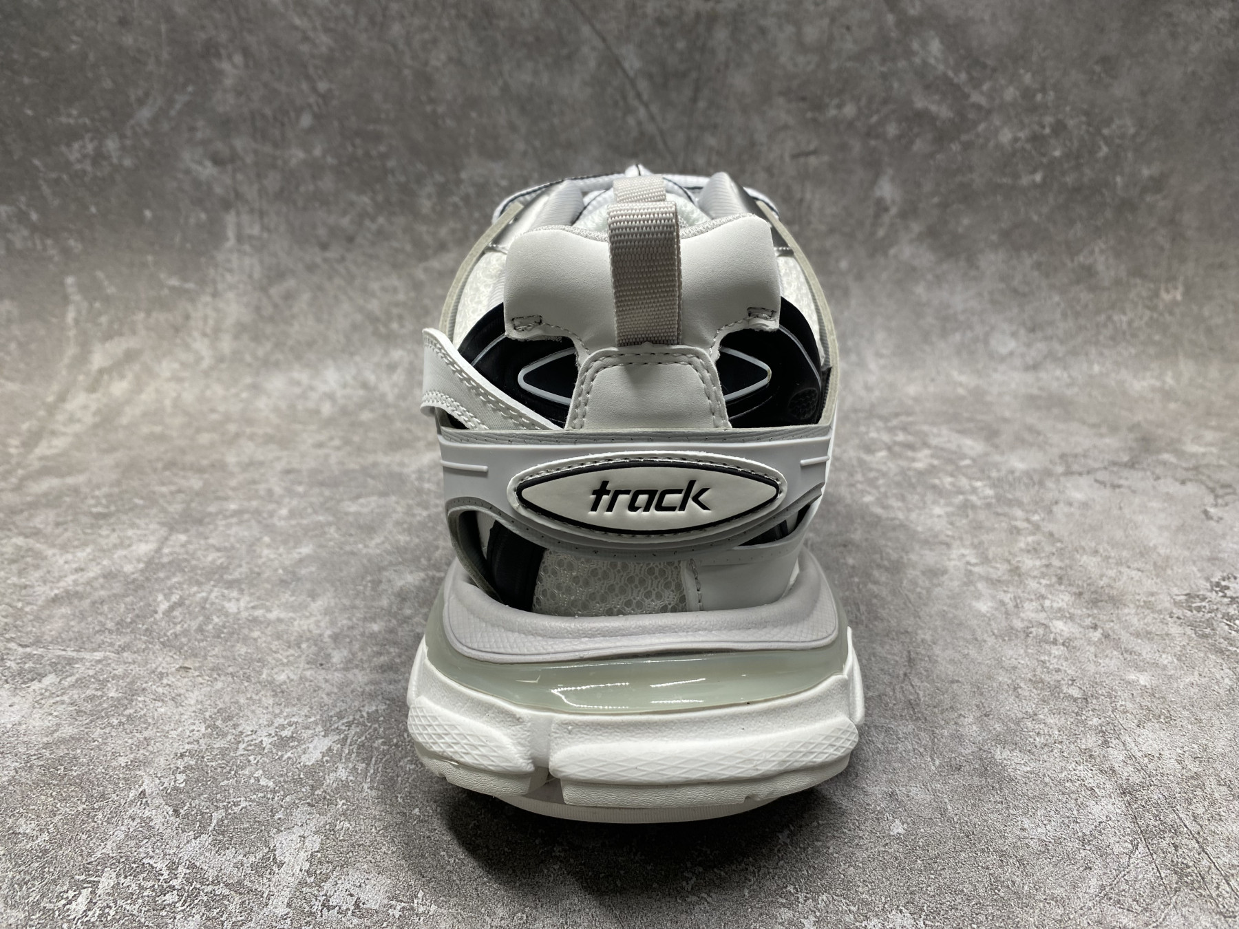 ua Ba1en*iaga track sneaker