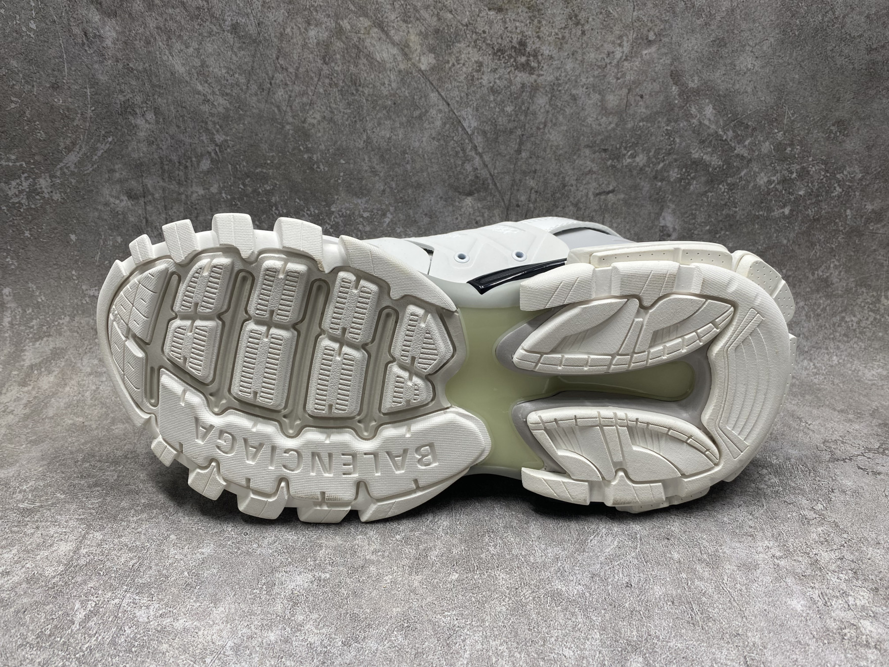 ua Ba1en*iaga track sneaker