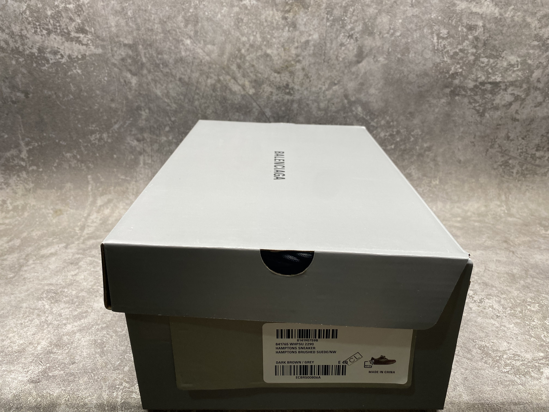 ua Ba1en*iaga hamptons worn-out sneaker (run one size large)