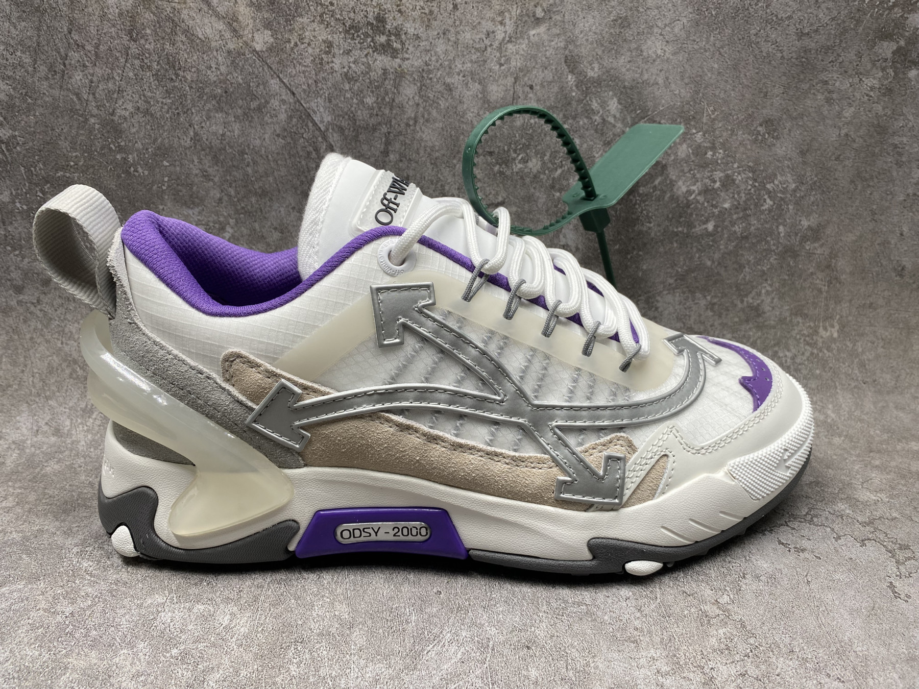 UA Off-White Odsy-2000 Sneaker