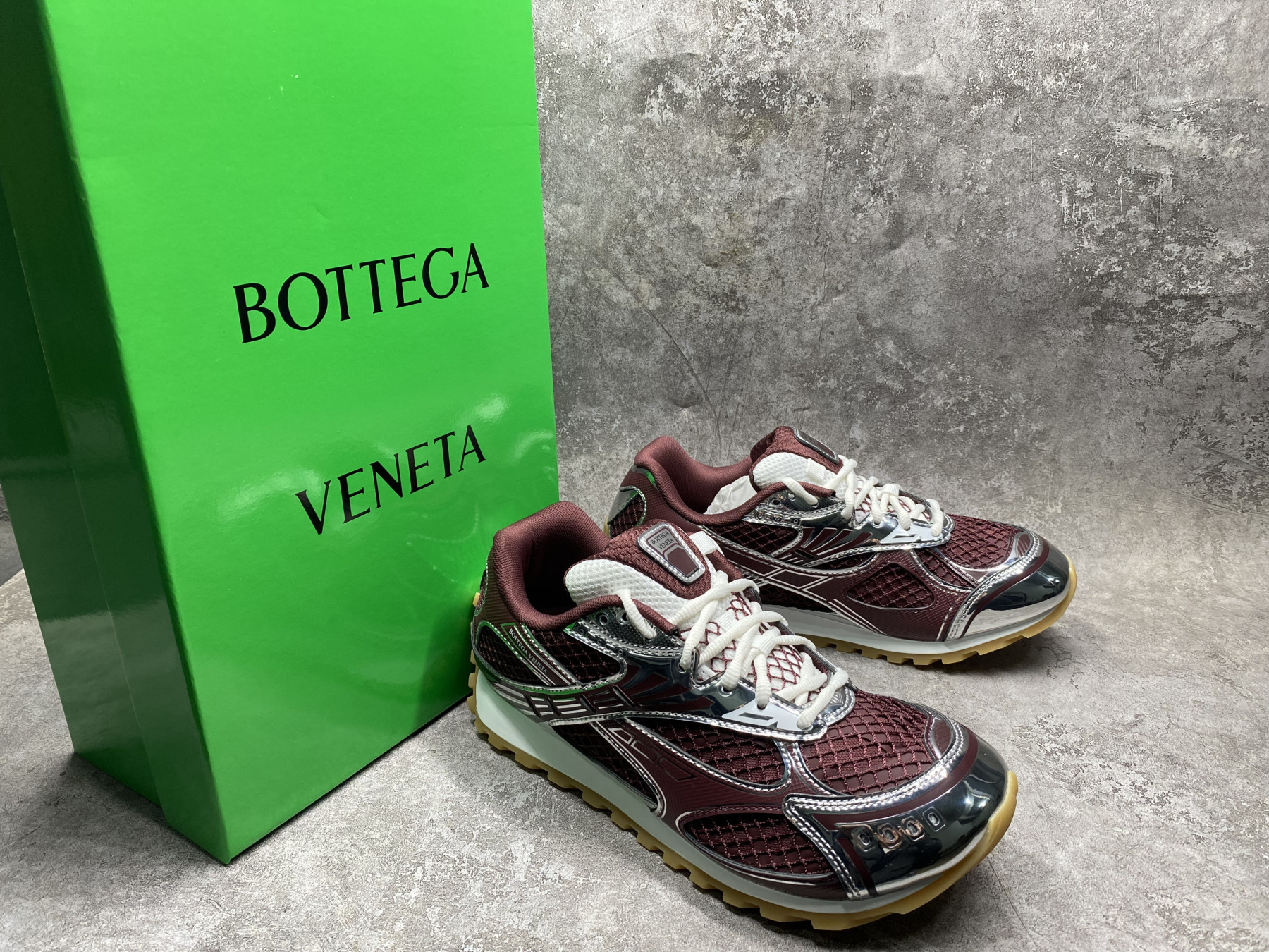 ua b0tt*ga Ven*ta orbit sneaker