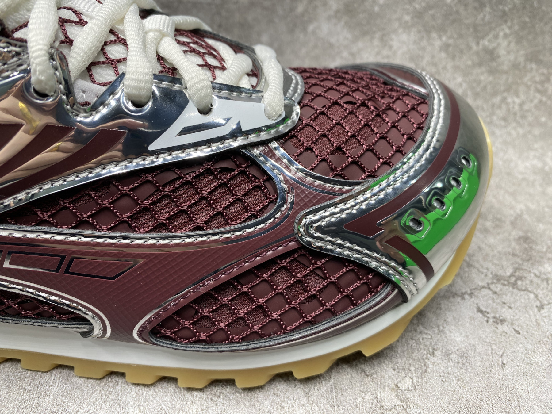 ua b0tt*ga Ven*ta orbit sneaker