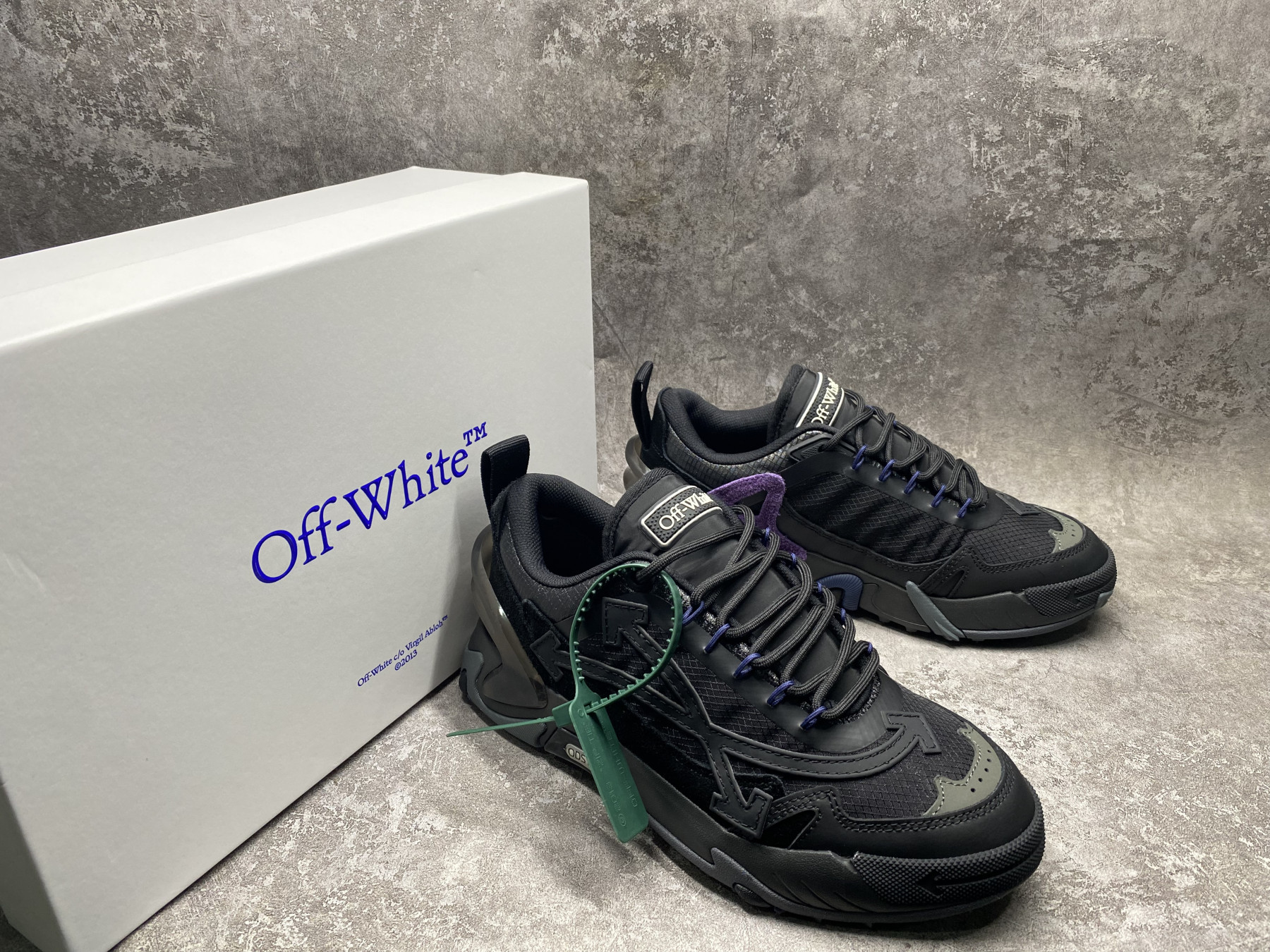 UA Off-White Odsy-2000 Sneaker