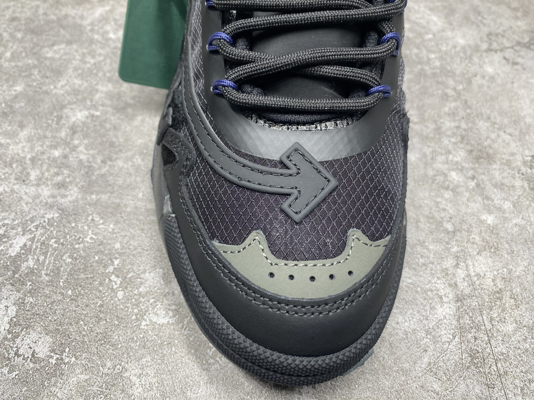 UA Off-White Odsy-2000 Sneaker