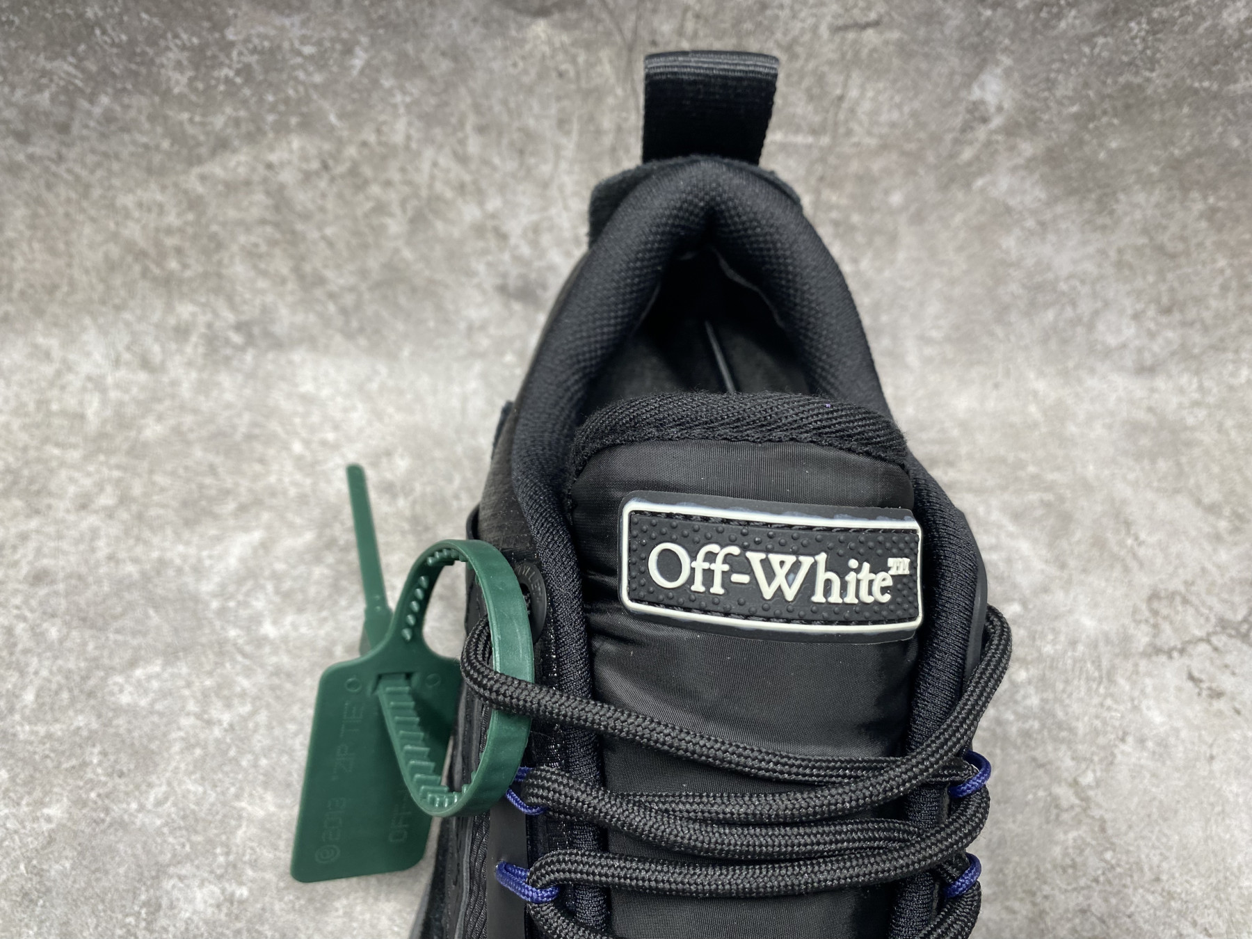 UA Off-White Odsy-2000 Sneaker