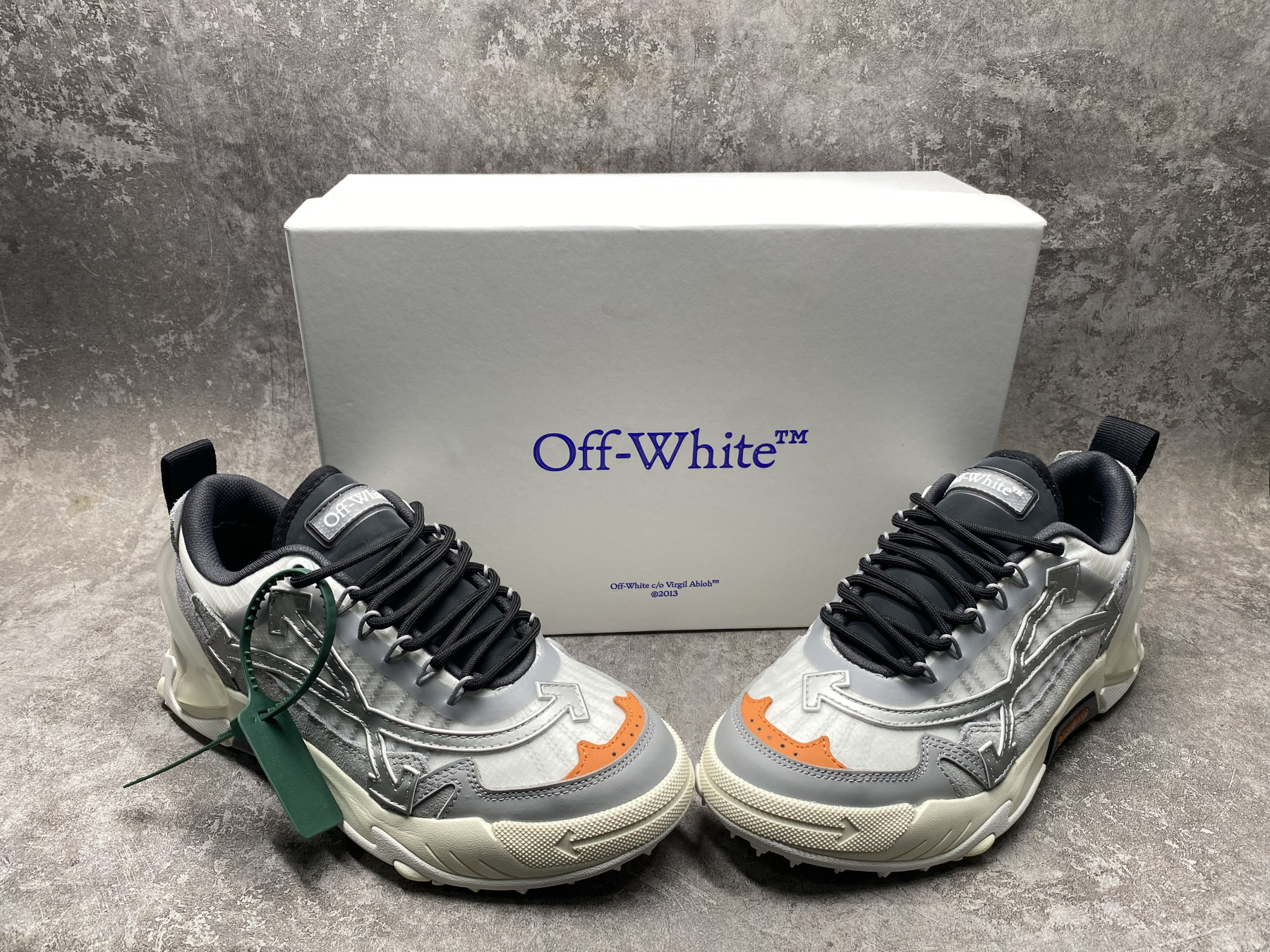 UA Off-White Odsy-2000 Sneaker