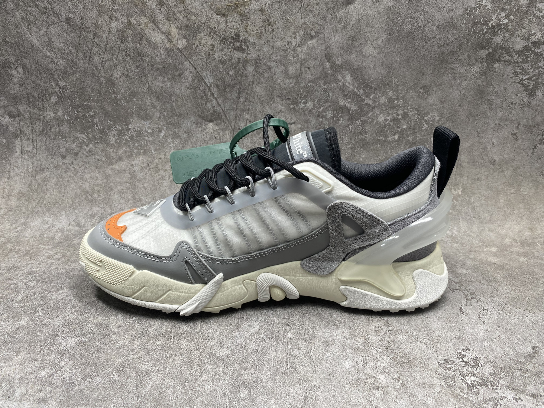 UA Off-White Odsy-2000 Sneaker
