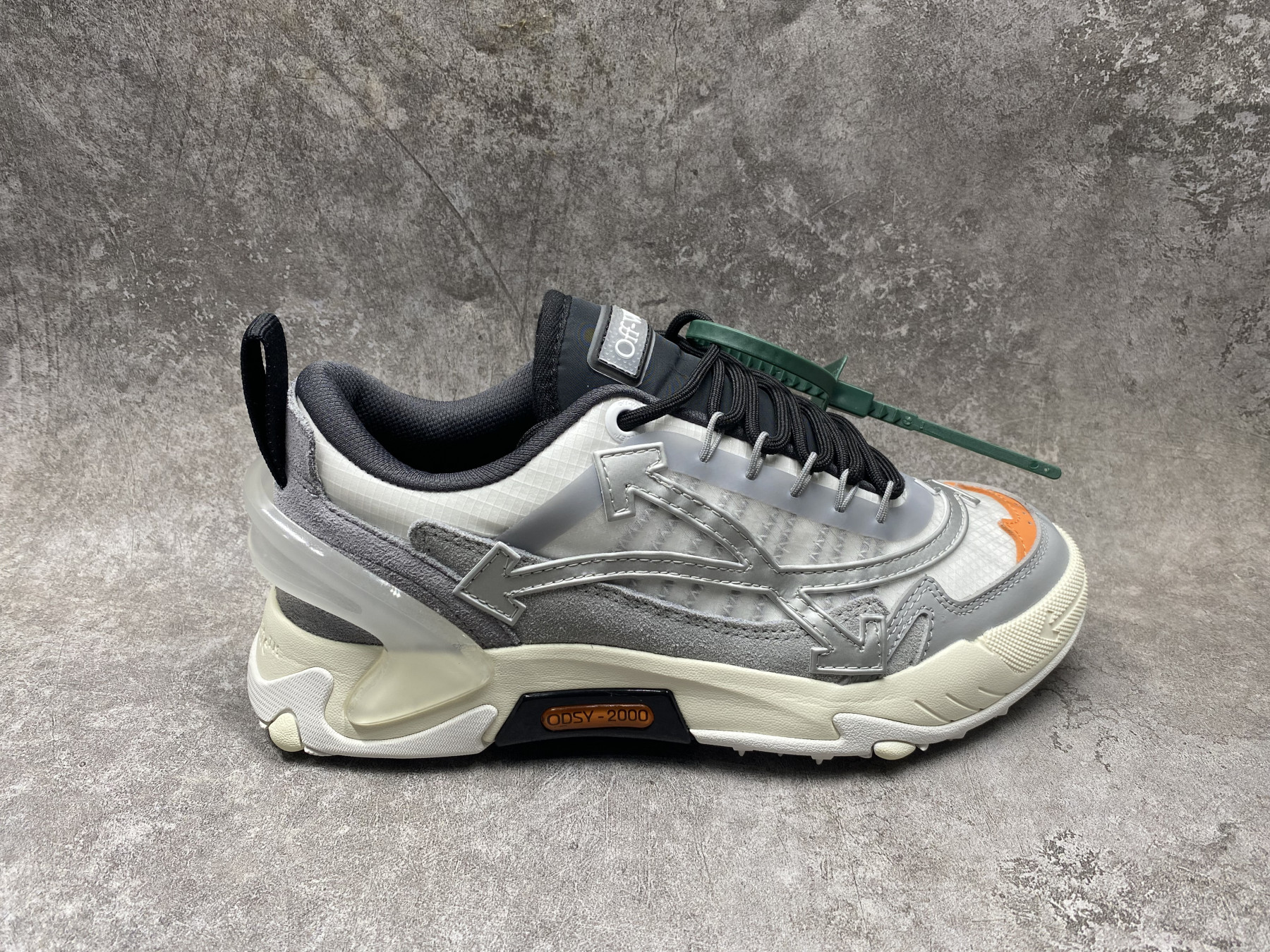 UA Off-White Odsy-2000 Sneaker