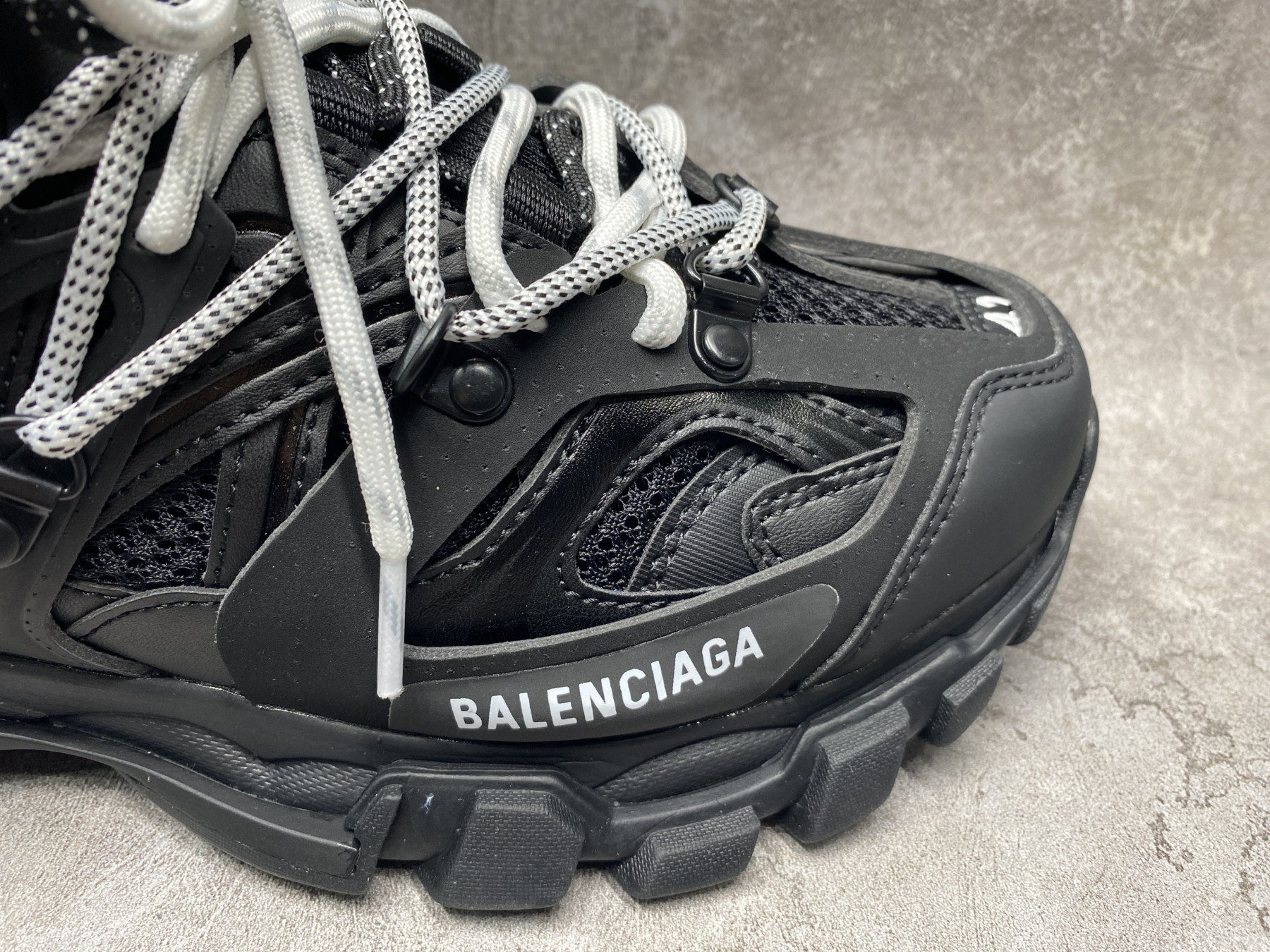 ua Ba1en*iaga track sneaker