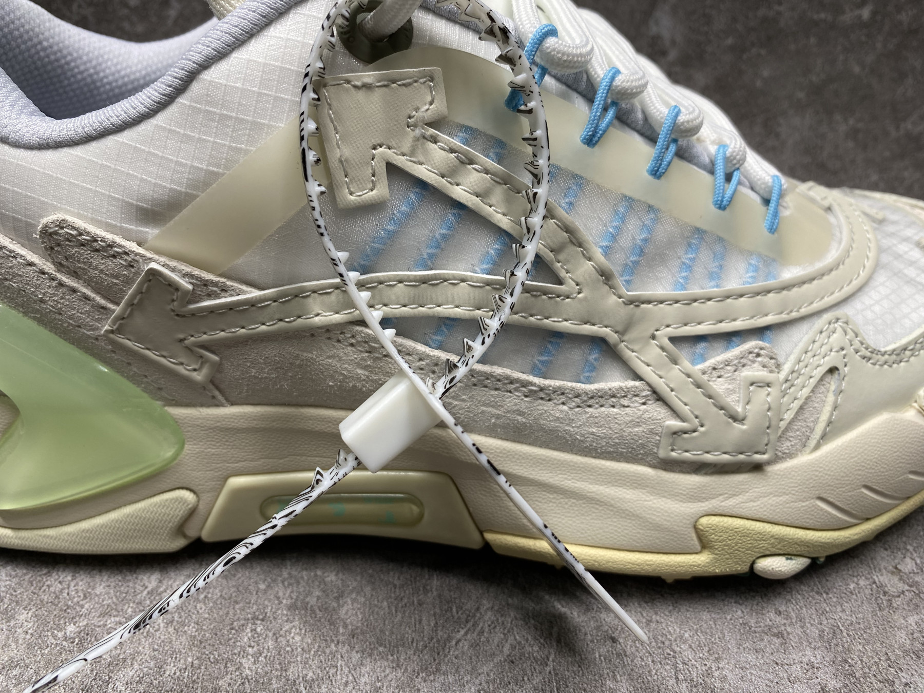 UA Off-White Odsy-2000 Sneaker