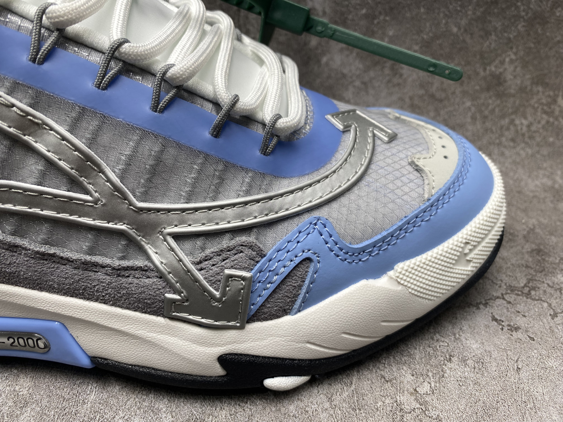 UA Off-White Odsy-2000 Sneaker