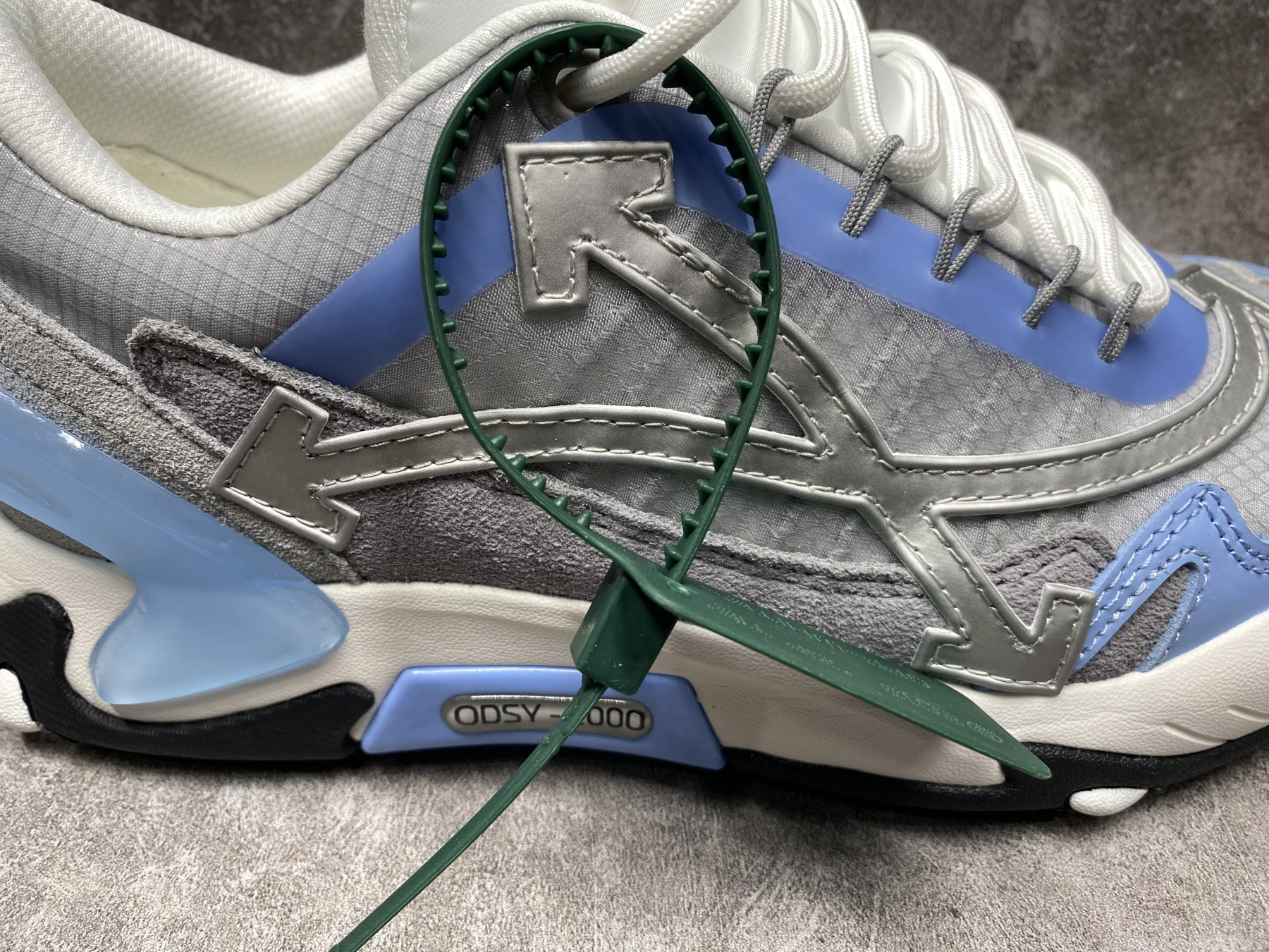 UA Off-White Odsy-2000 Sneaker