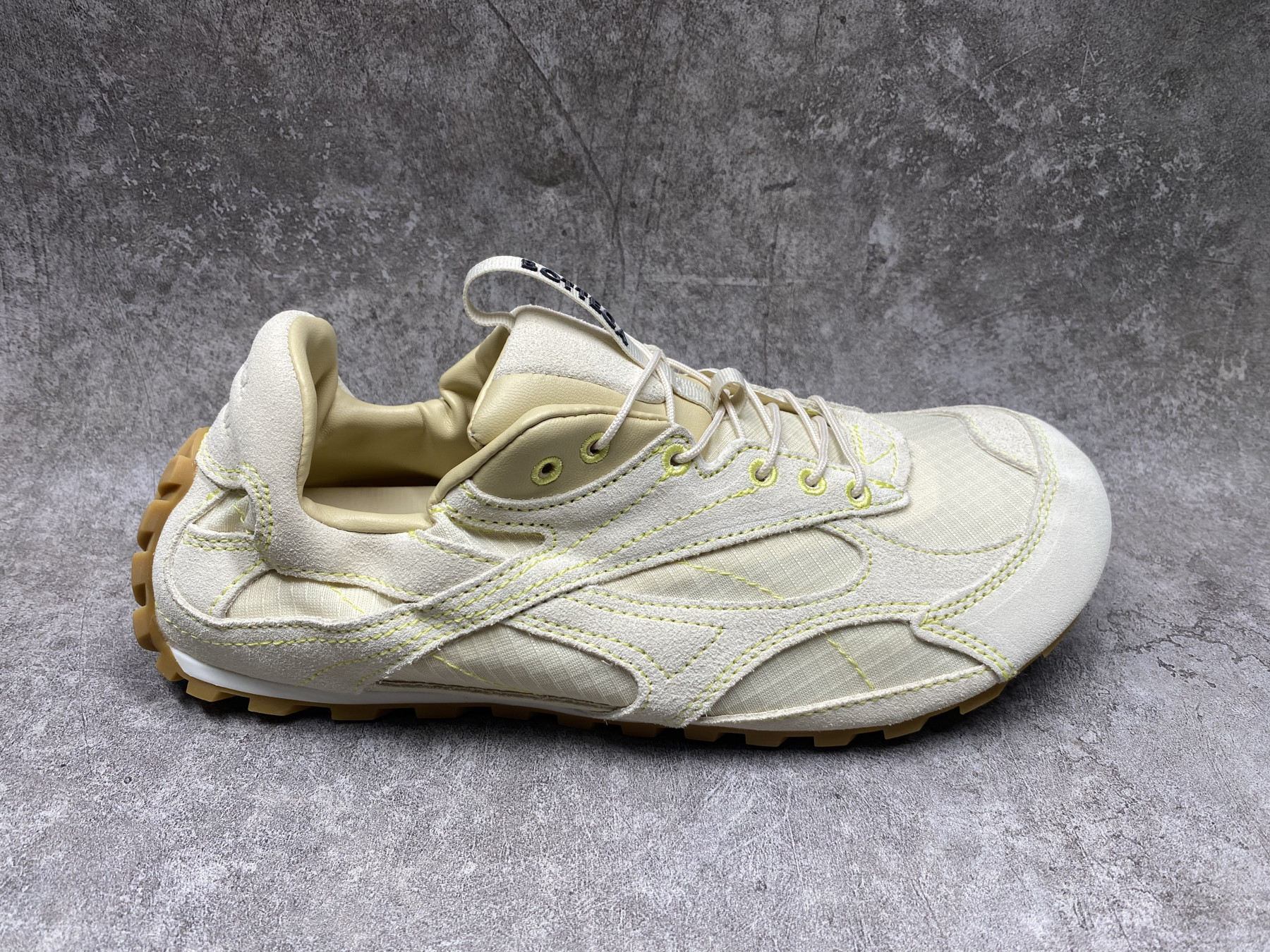 ua b0tt*ga Ven*ta orbit flash sneaker