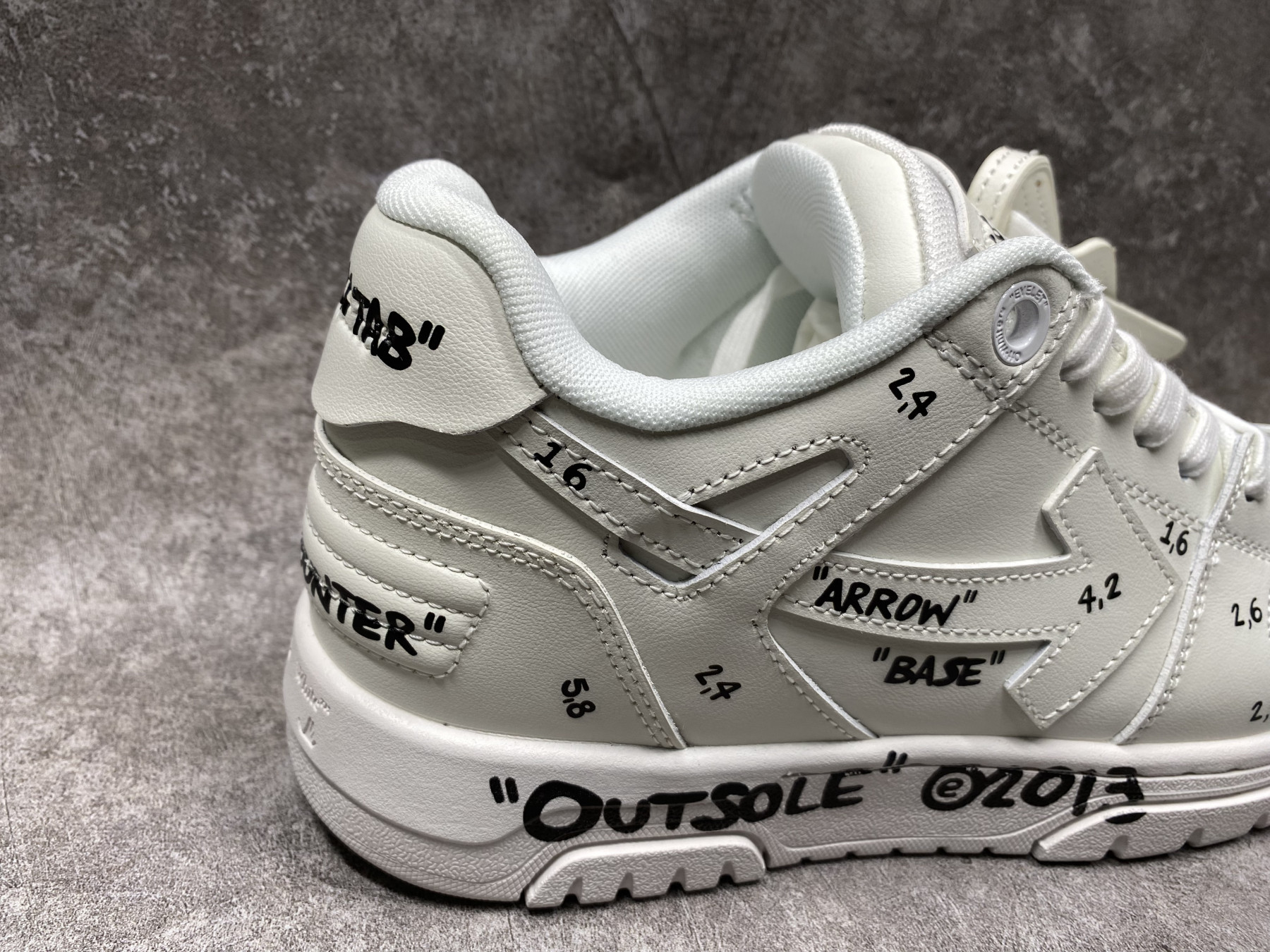 UA OFF-WHITE OUT OF OFFICE LOW
