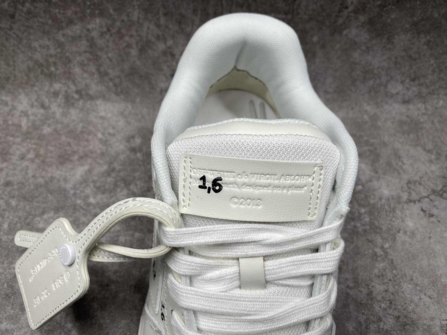 UA OFF-WHITE OUT OF OFFICE LOW