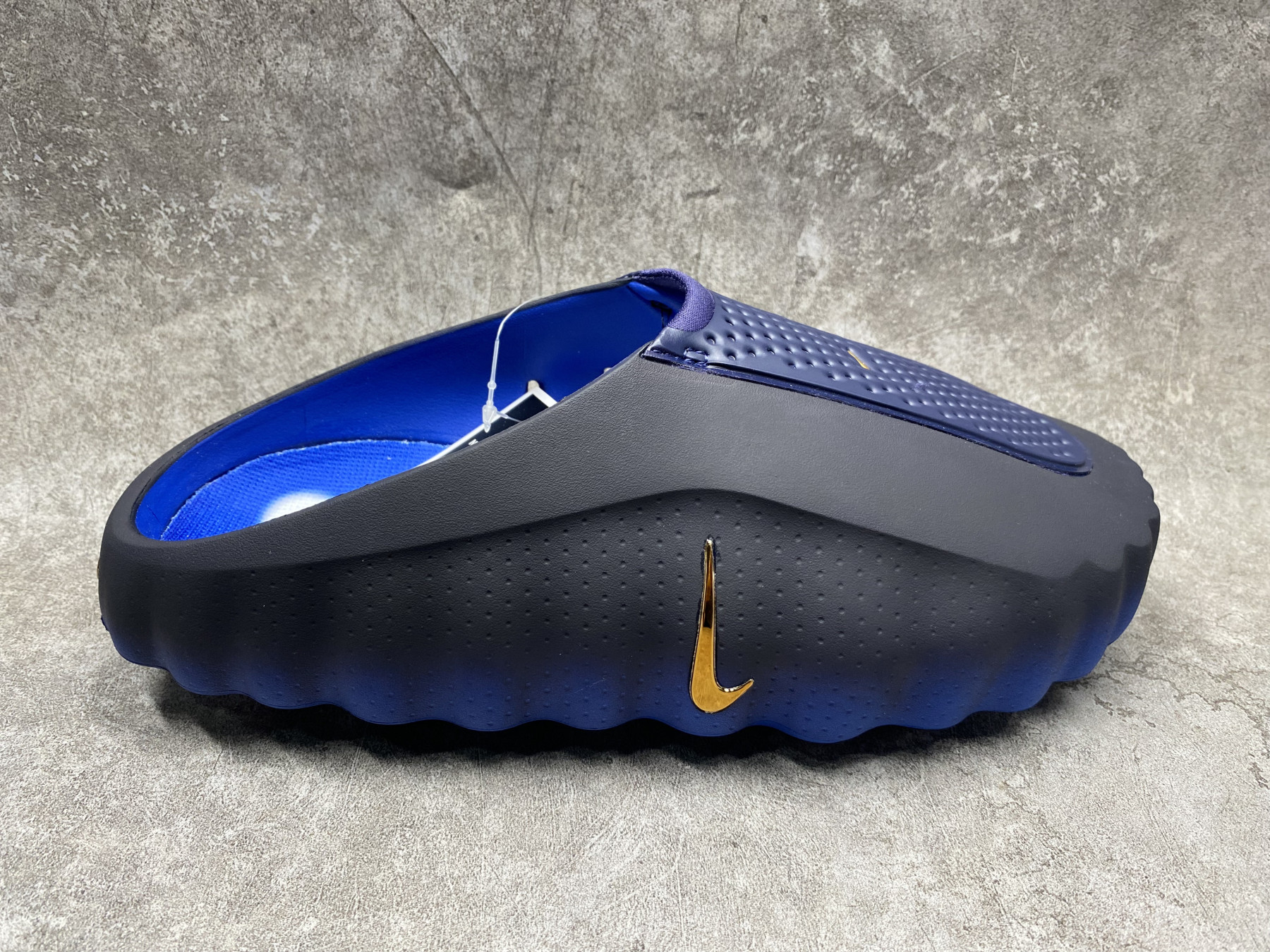 Nike Mind 001 Slide (Runs one size small)