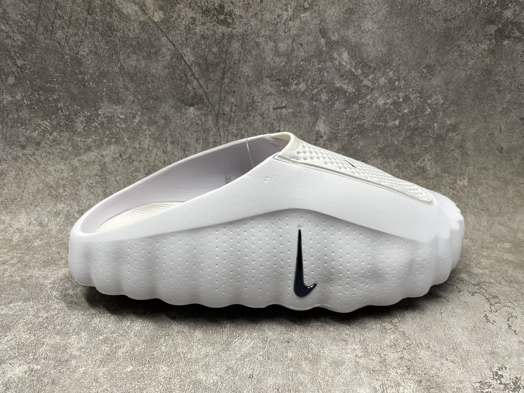 Nike Mind 001 Slide (Runs one size small)