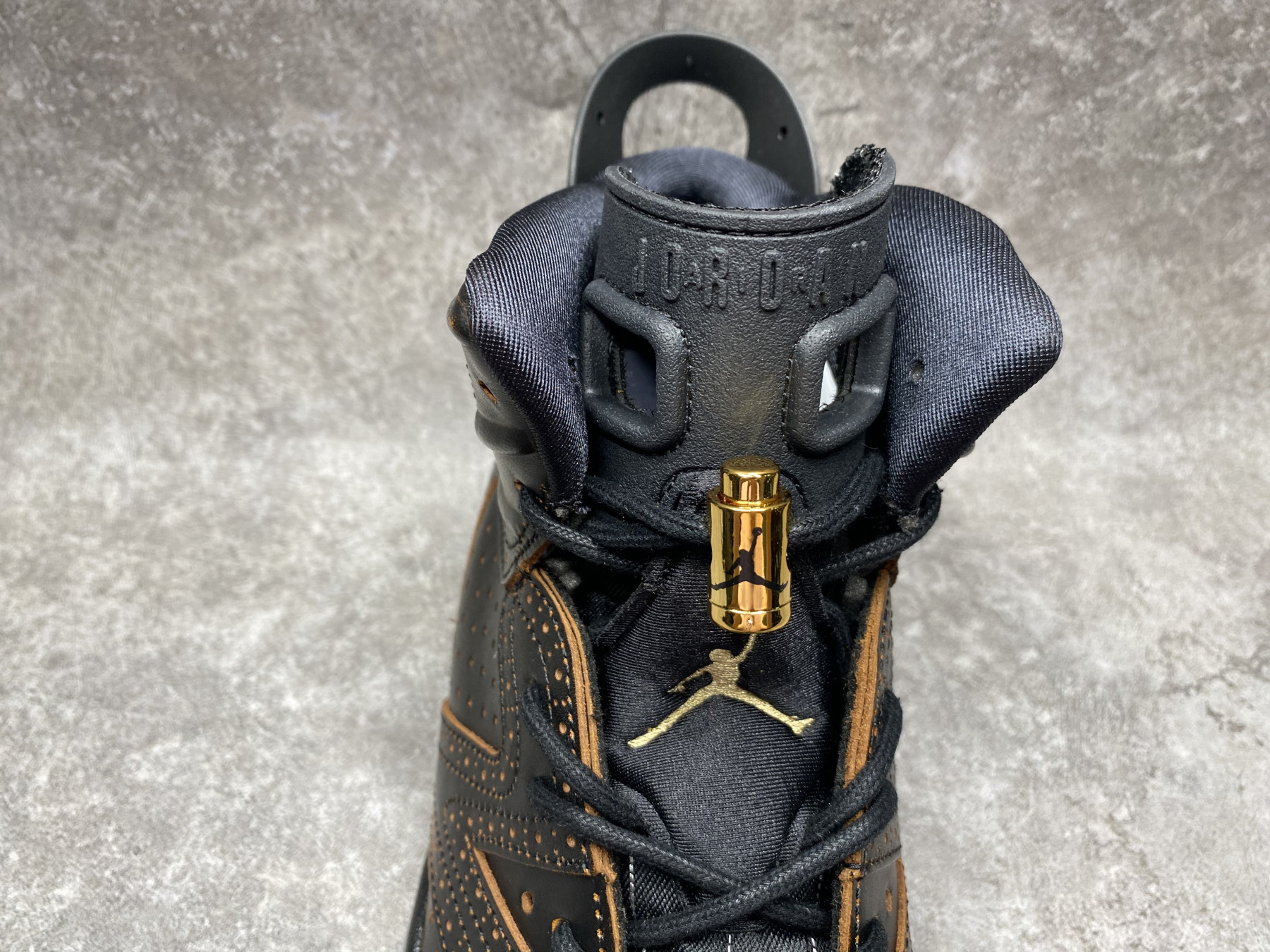 UA AIR JORDAN 6 Retro