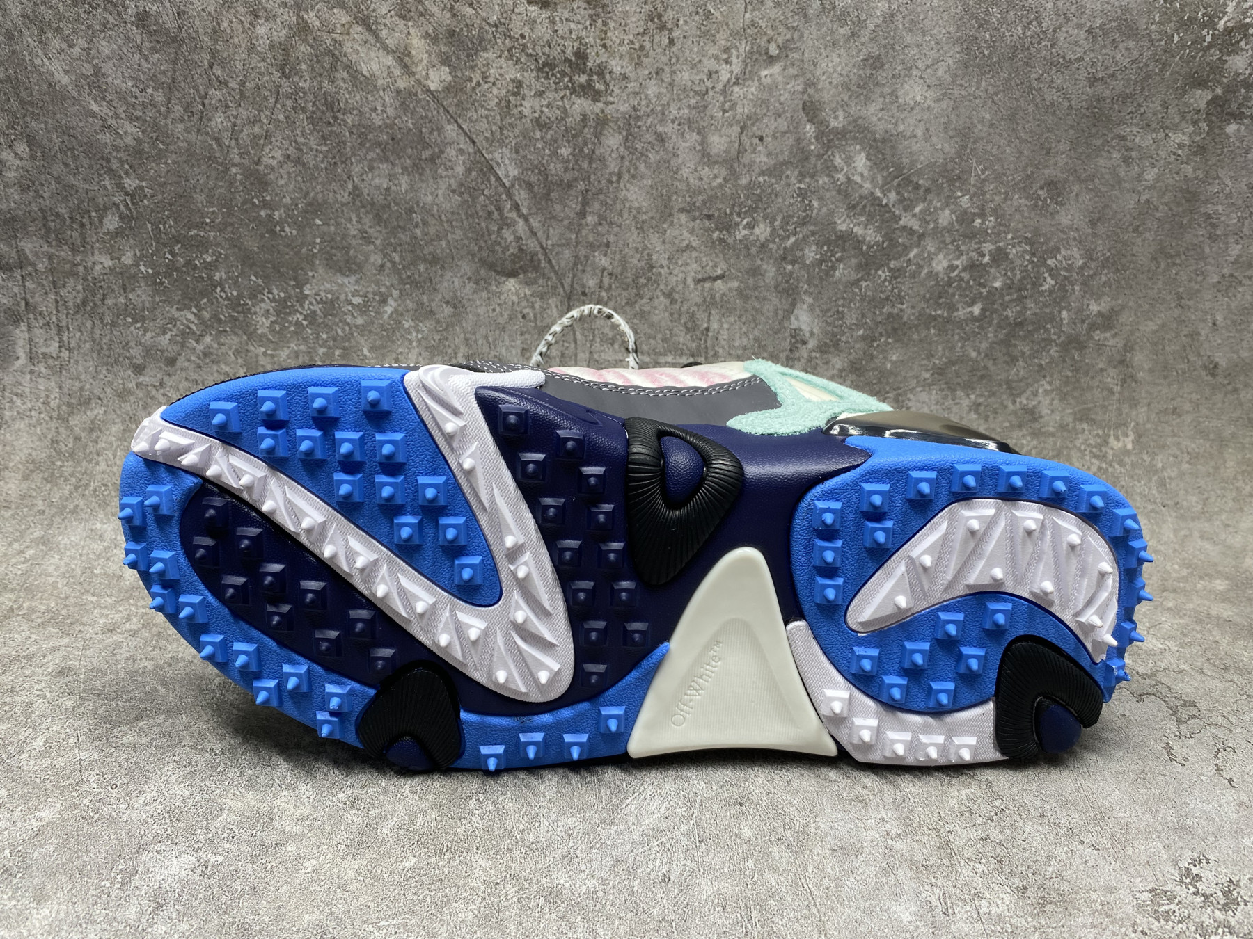 UA Off-White Odsy-2000 Sneaker