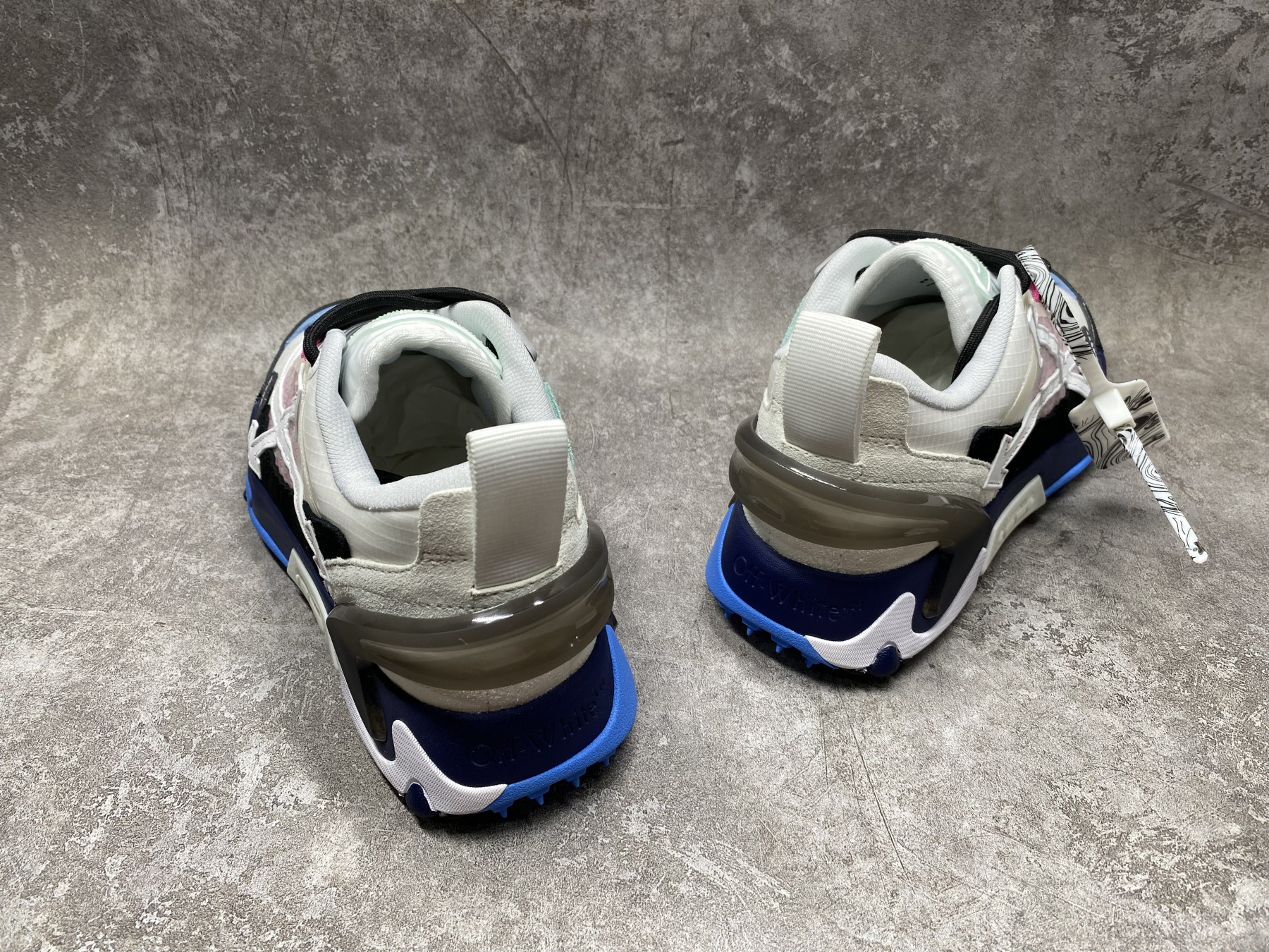 UA Off-White Odsy-2000 Sneaker