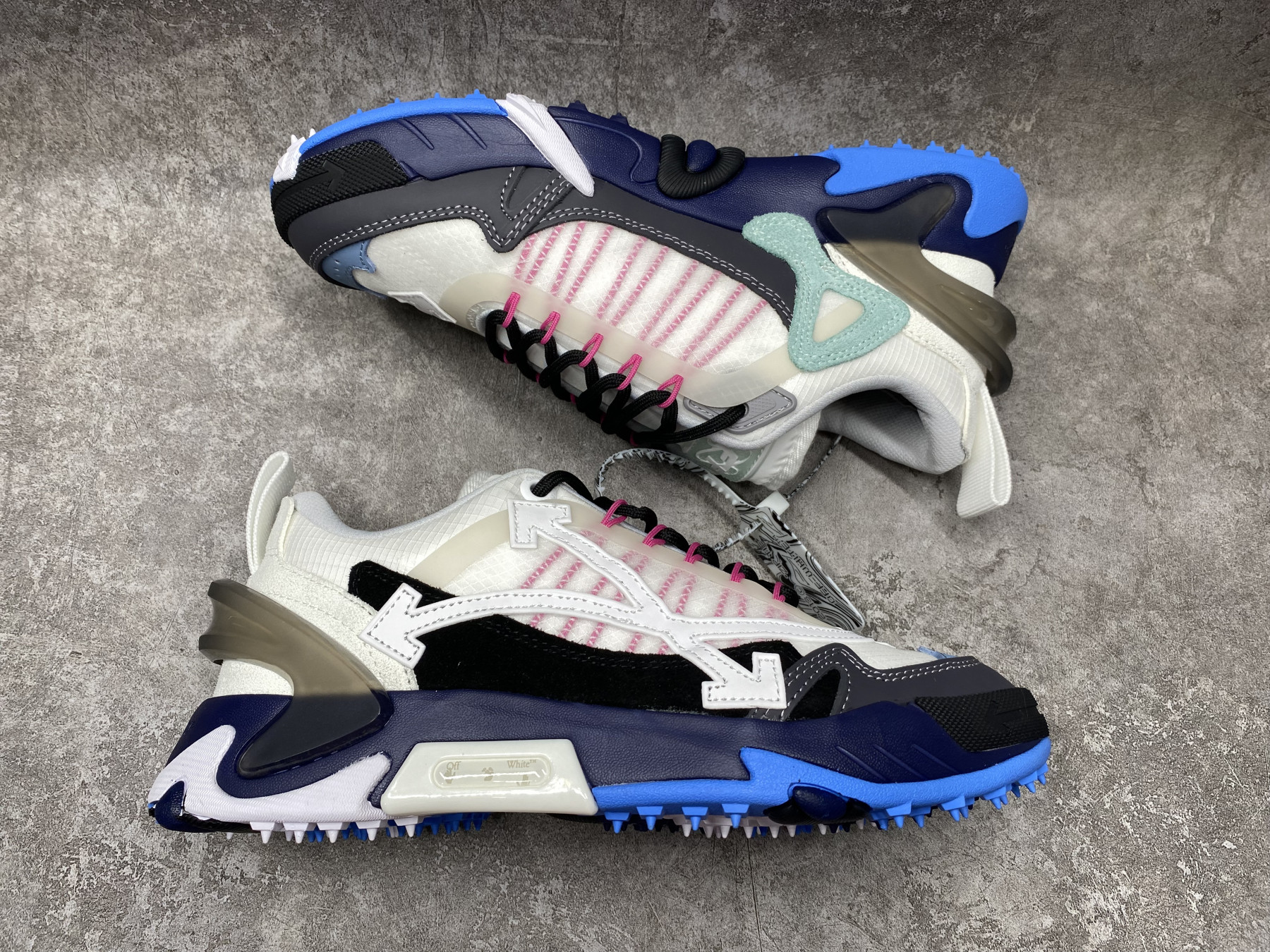 UA Off-White Odsy-2000 Sneaker