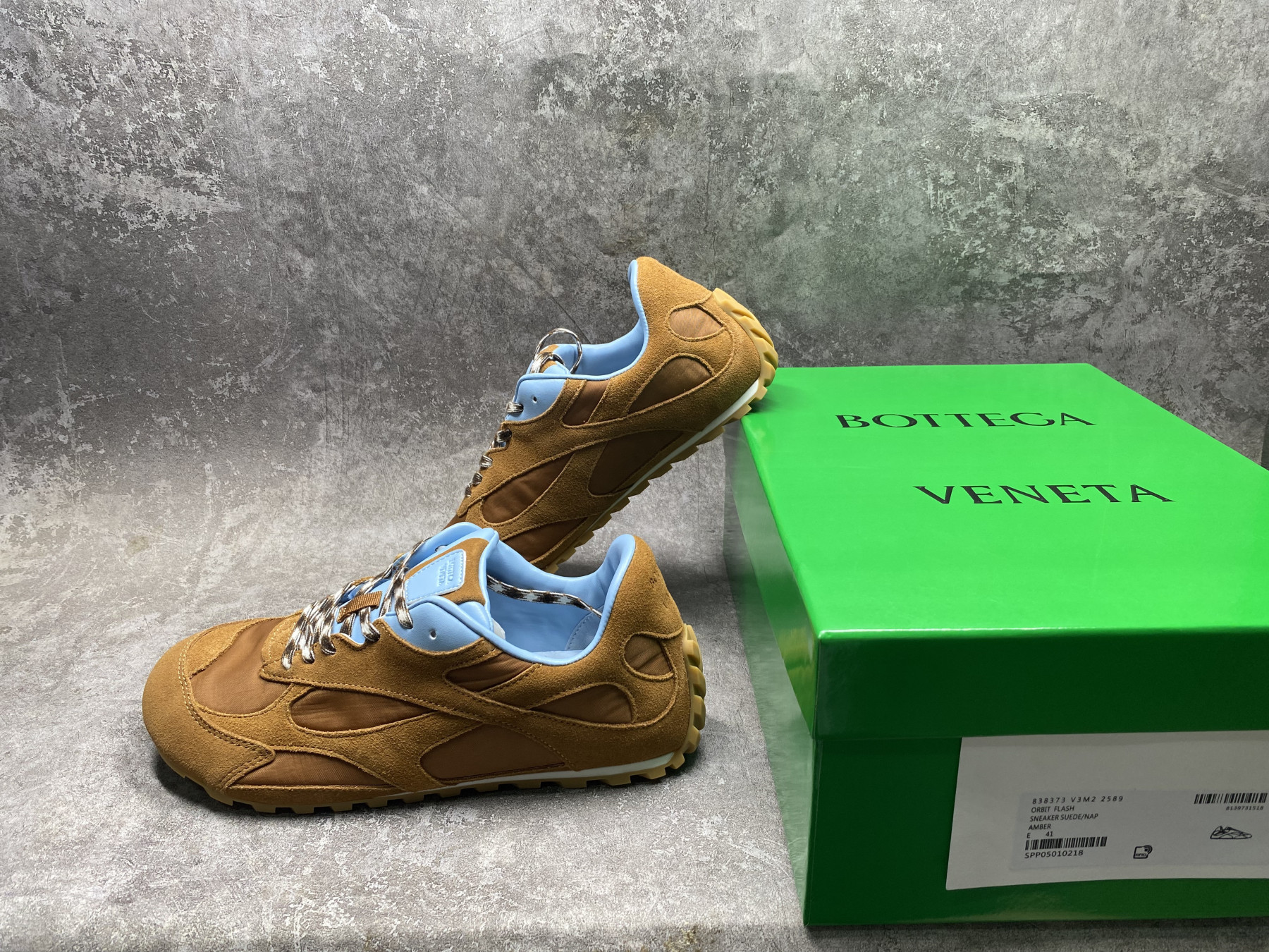 ua b0tt*ga Ven*ta orbit flash sneaker